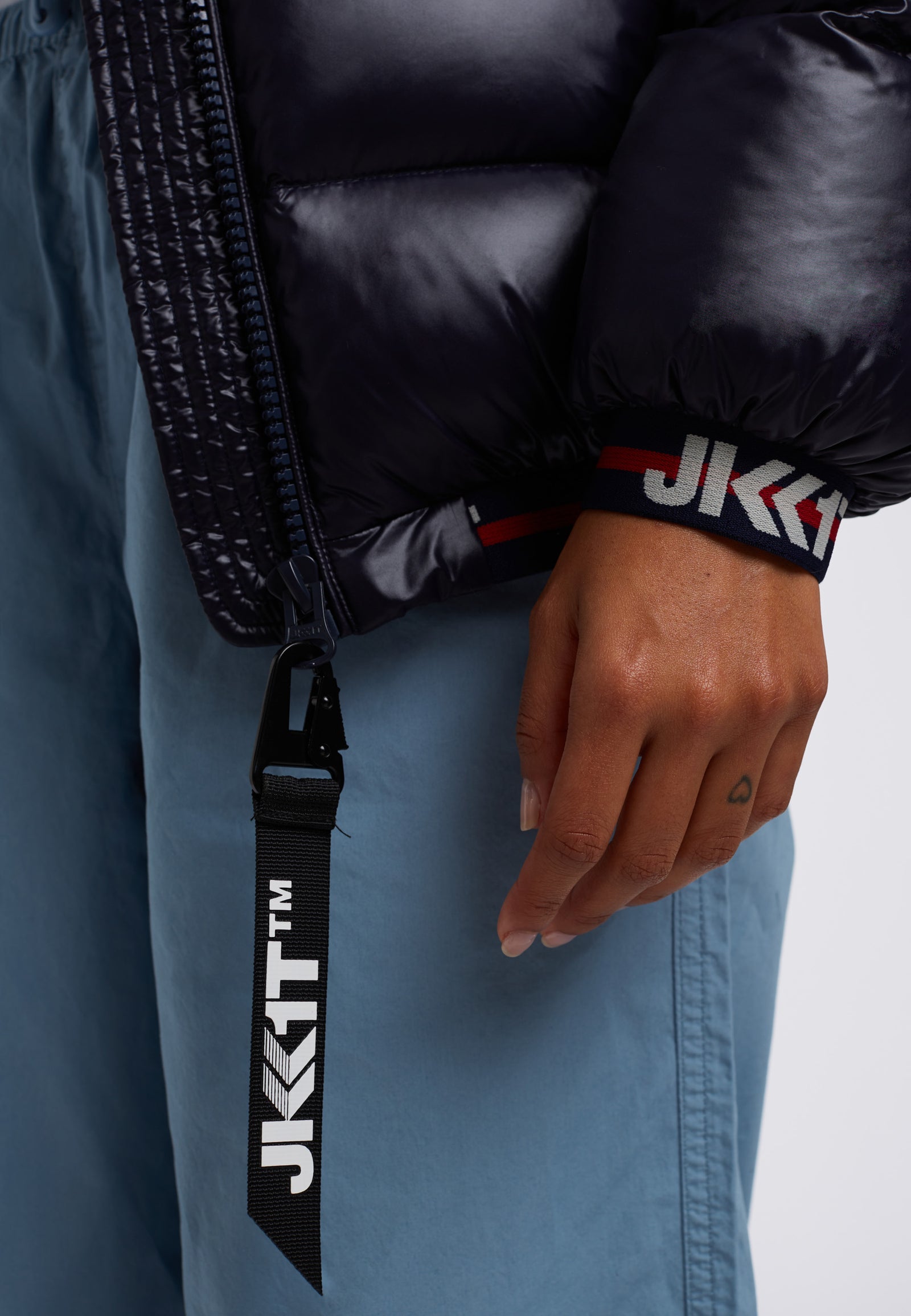 ダウンジャケット・コート +DEINET+ DEINET LOGO PUFFER JACKET IN NAVY KDCKD4WB311 Dsquared2 Navy Down Logo Puffer Jacket Dsquared2