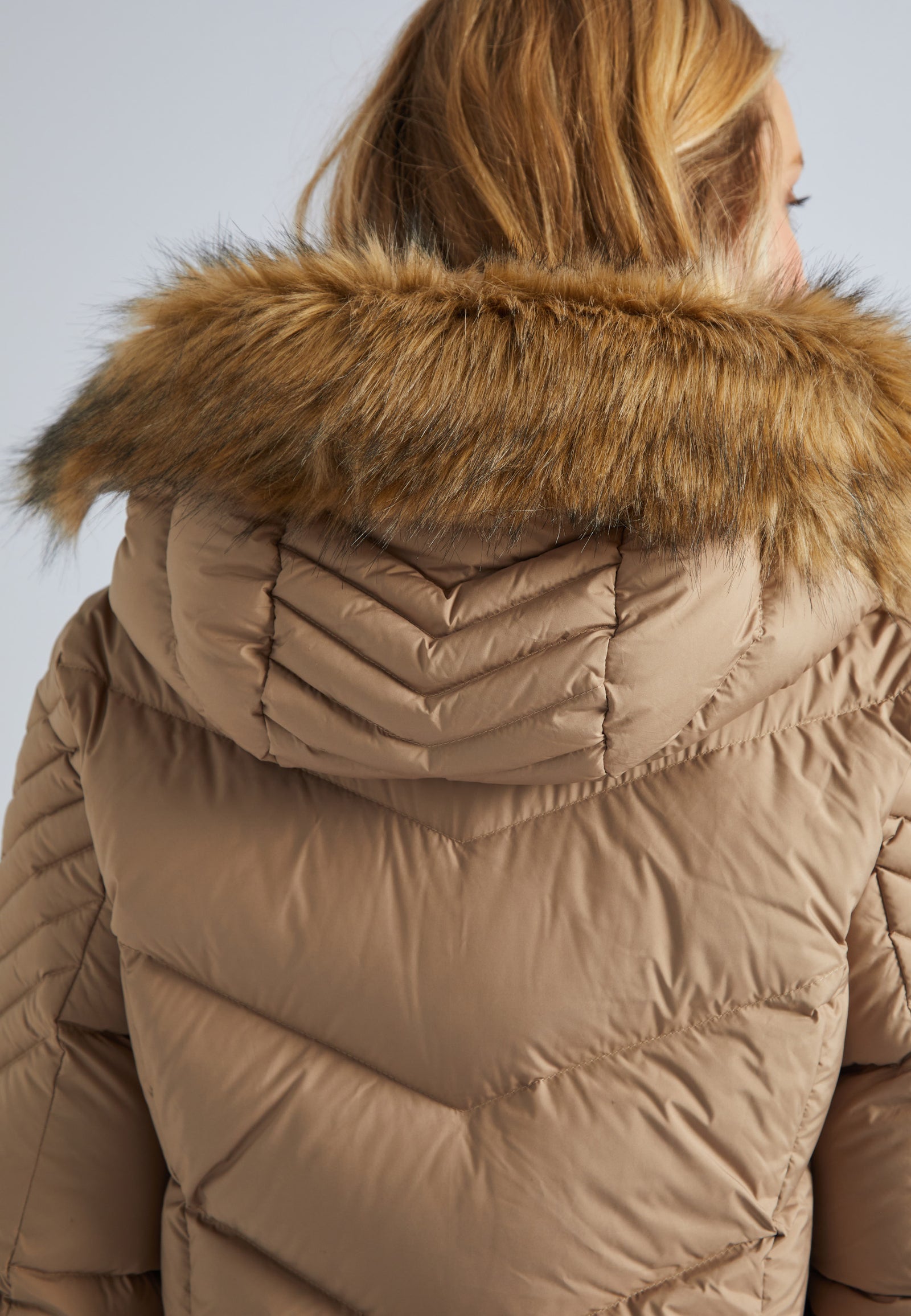 acka コート　volume fur coat　/ limited Shop Women's Vector Ultra Long Fur Coat V2 in Mink | JACK1T