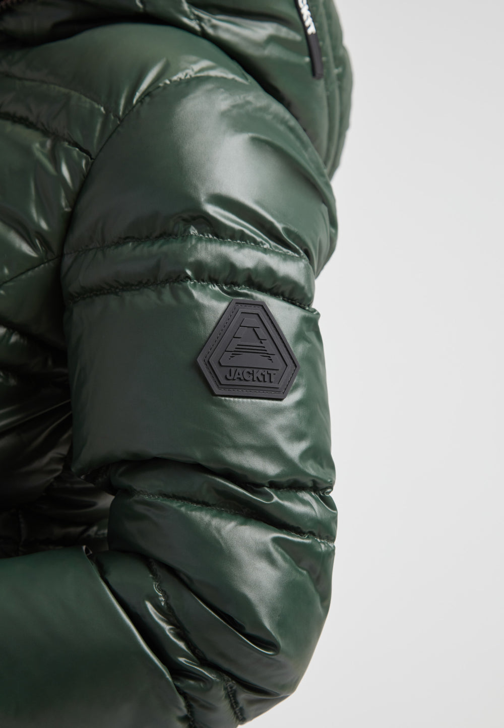 R4D Tramline Puffer Racer Jacket Lux Emerald close-up of sleeve with JACK1T logo