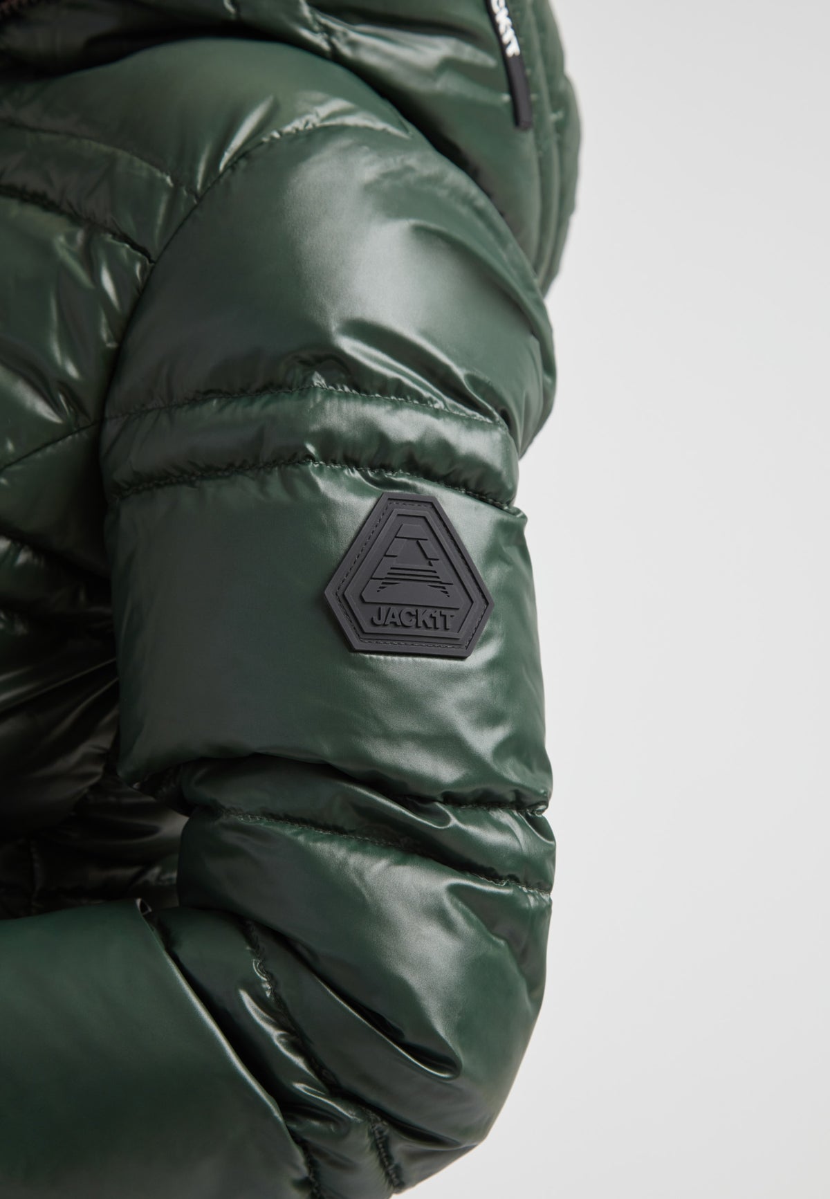 R4D Tramline Puffer Racer Jacket Lux Emerald close-up of sleeve with JACK1T logo