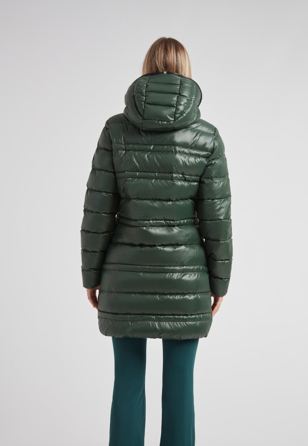 R4D Tramline Down Coat Lux Emerald back view showcasing its sleek design and fixed hood.