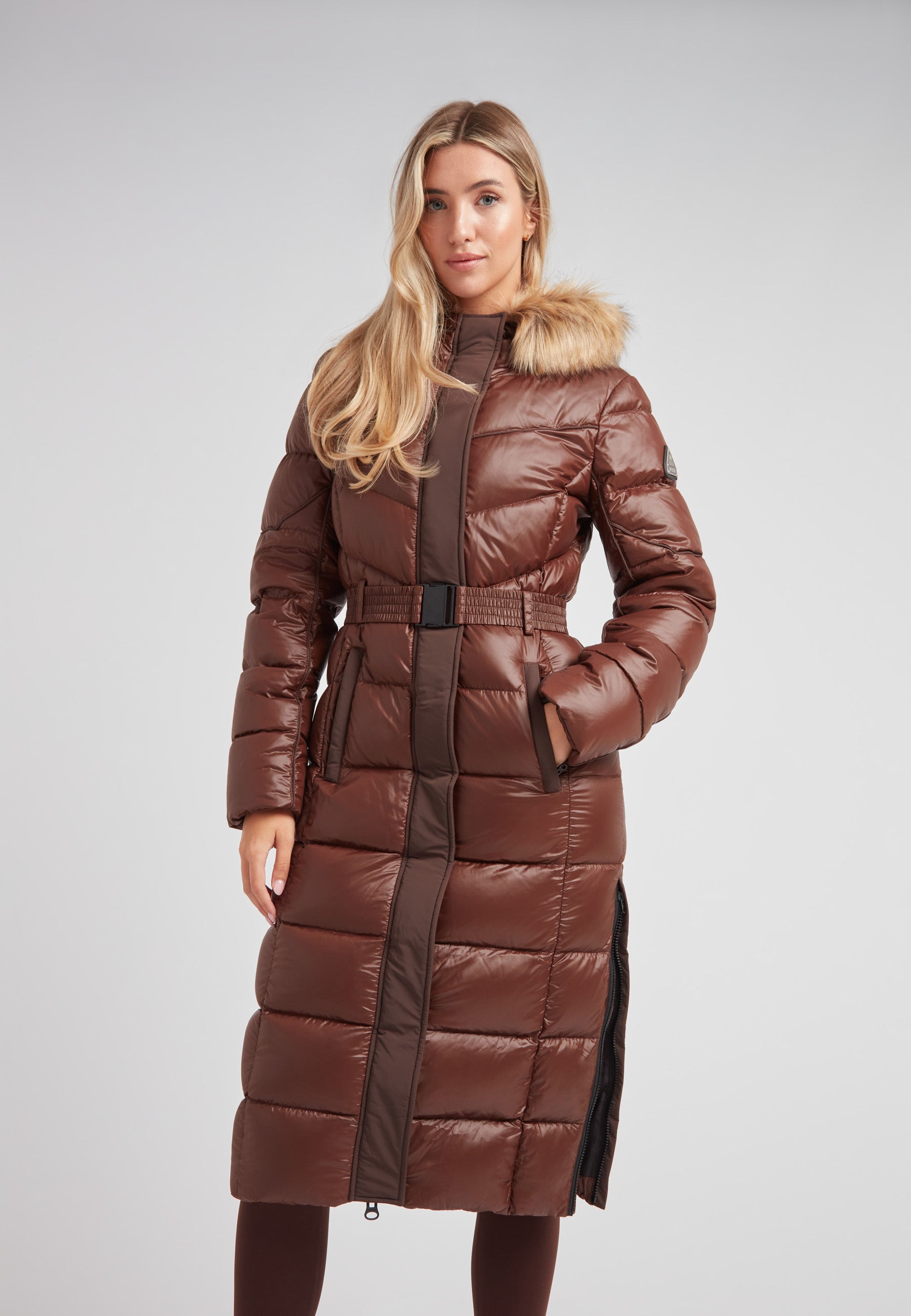 Women's puffer coat with fur hood in brown - Stylish & Warm – JACK1T