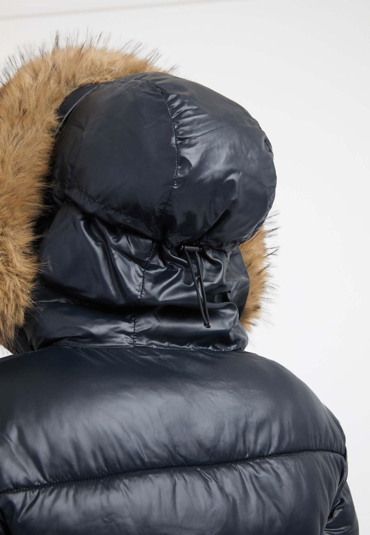 Madero Coat Black detail shot by JACK1T