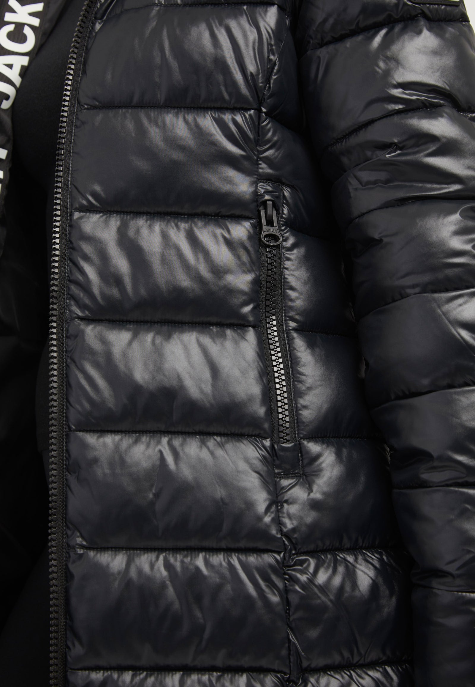 R3D Slick Coat Black detail shot by JACK1T