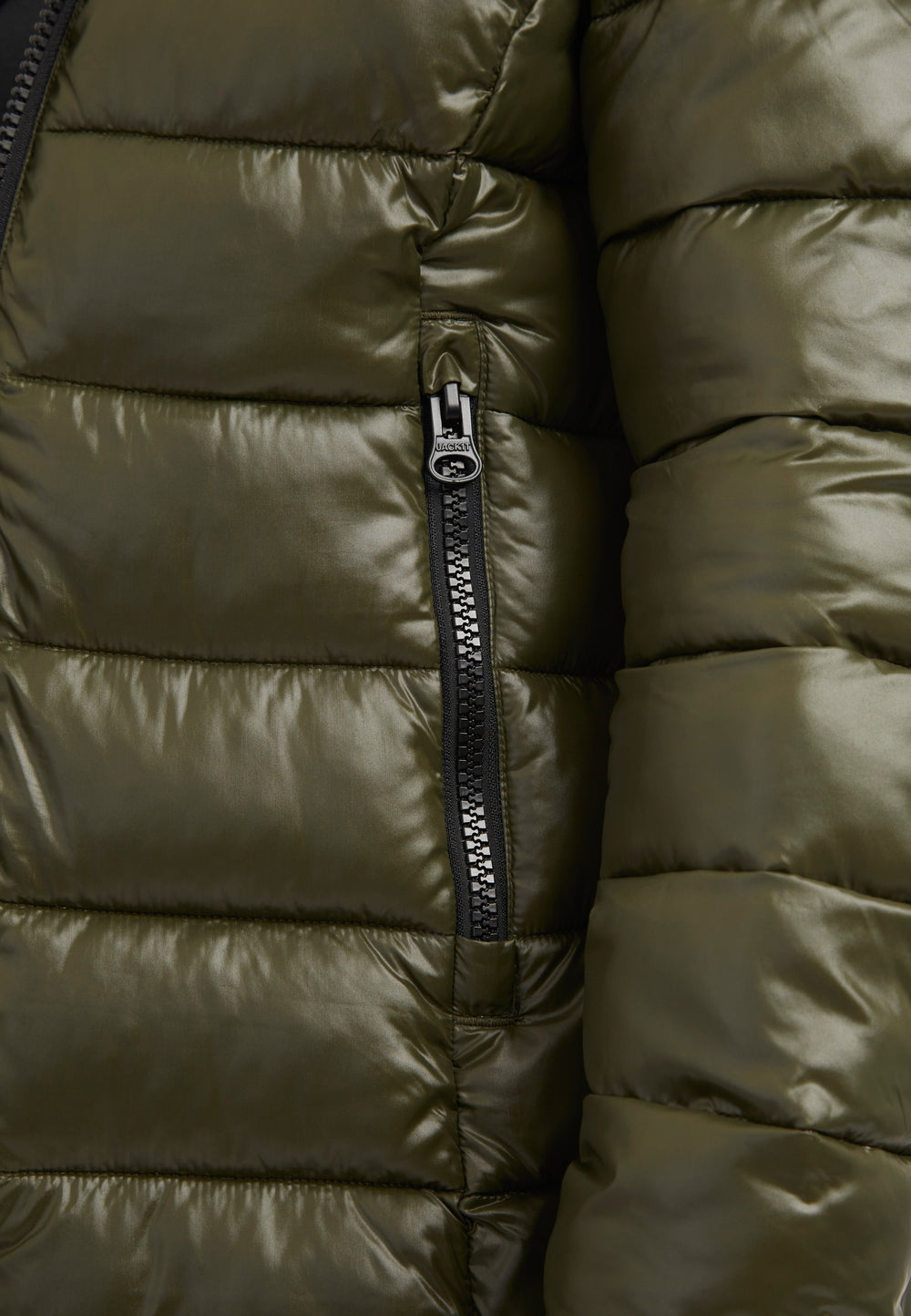 R3D Slick Coat Olive detail shot by JACK1T