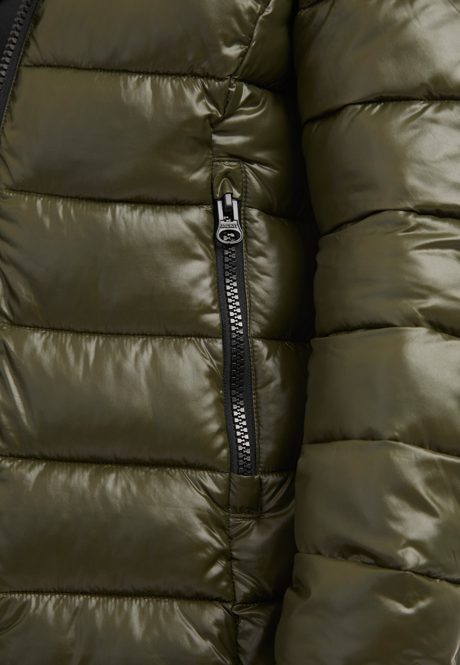 R3D Slick Coat Olive detail shot by JACK1T
