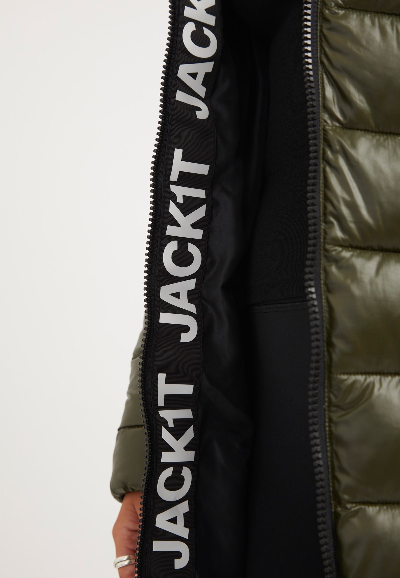 R3D Slick Coat Olive detail shot by JACK1T