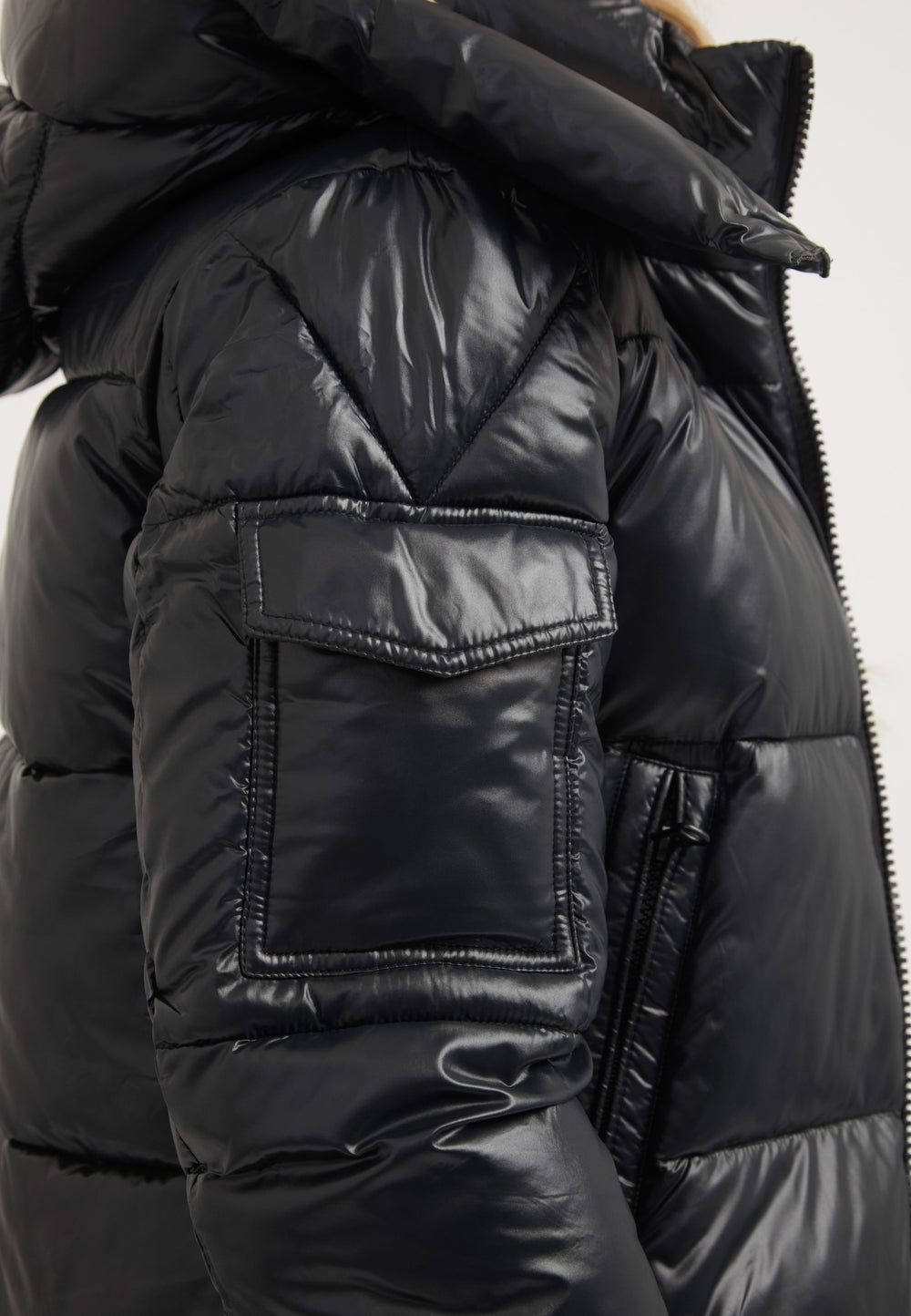 EZ Racer Slick Hood Jacket Black/Pink detail shot by JACK1T