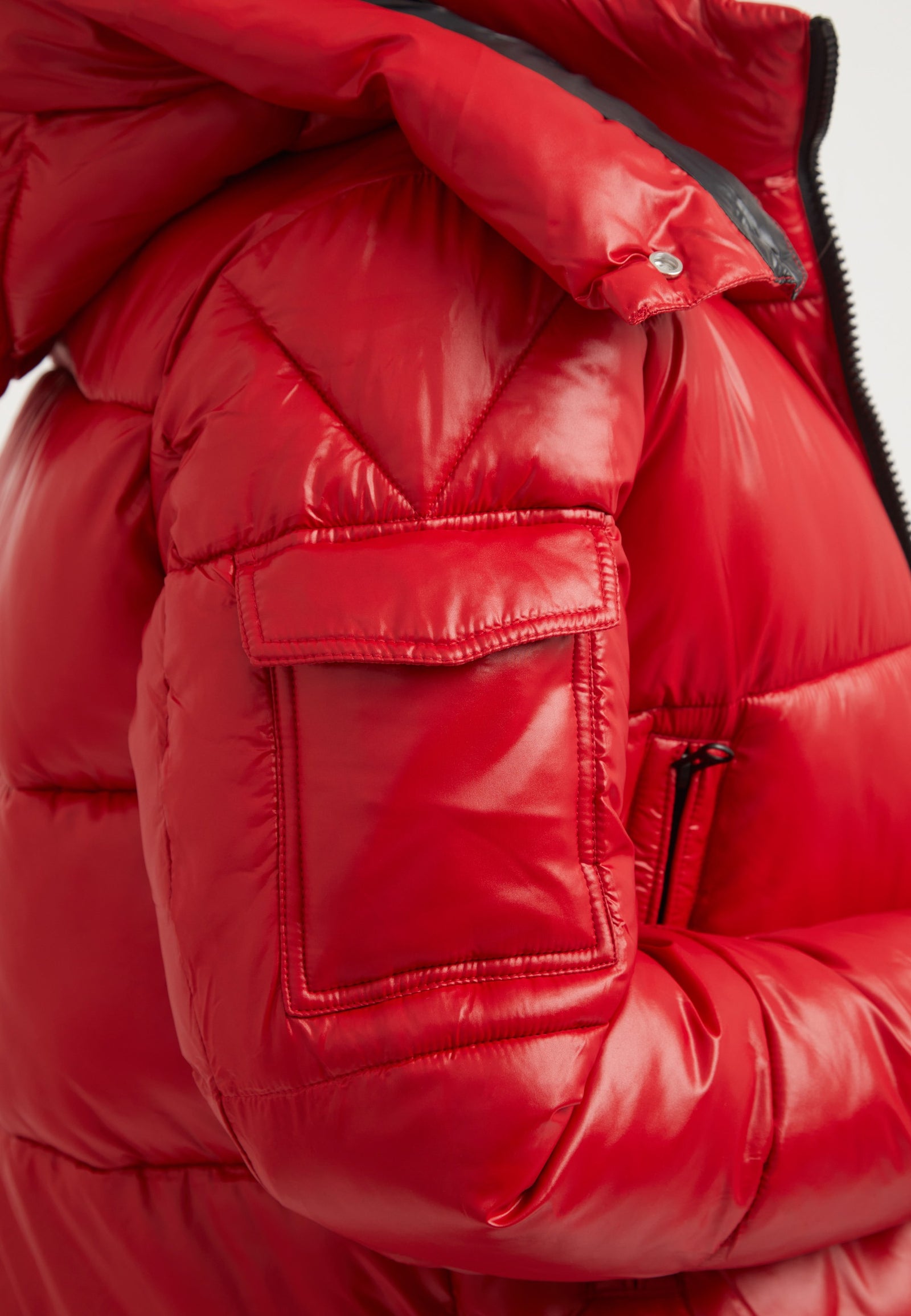 EZ Racer Slick Hood Jacket Cherry Red detail shot by JACK1T