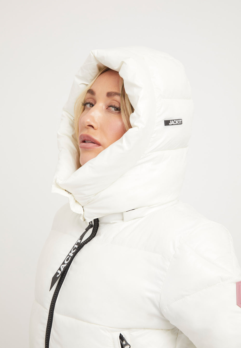 EZ Racer Slick Hood Jacket Snow detail shot by JACK1T