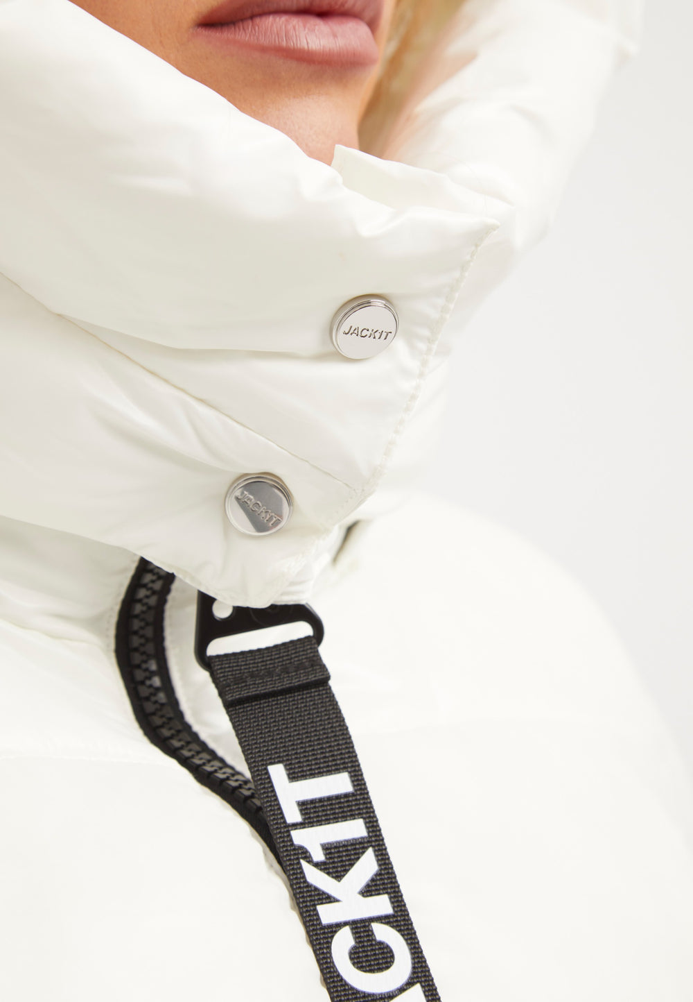 EZ Racer Slick Hood Jacket Snow detail shot by JACK1T
