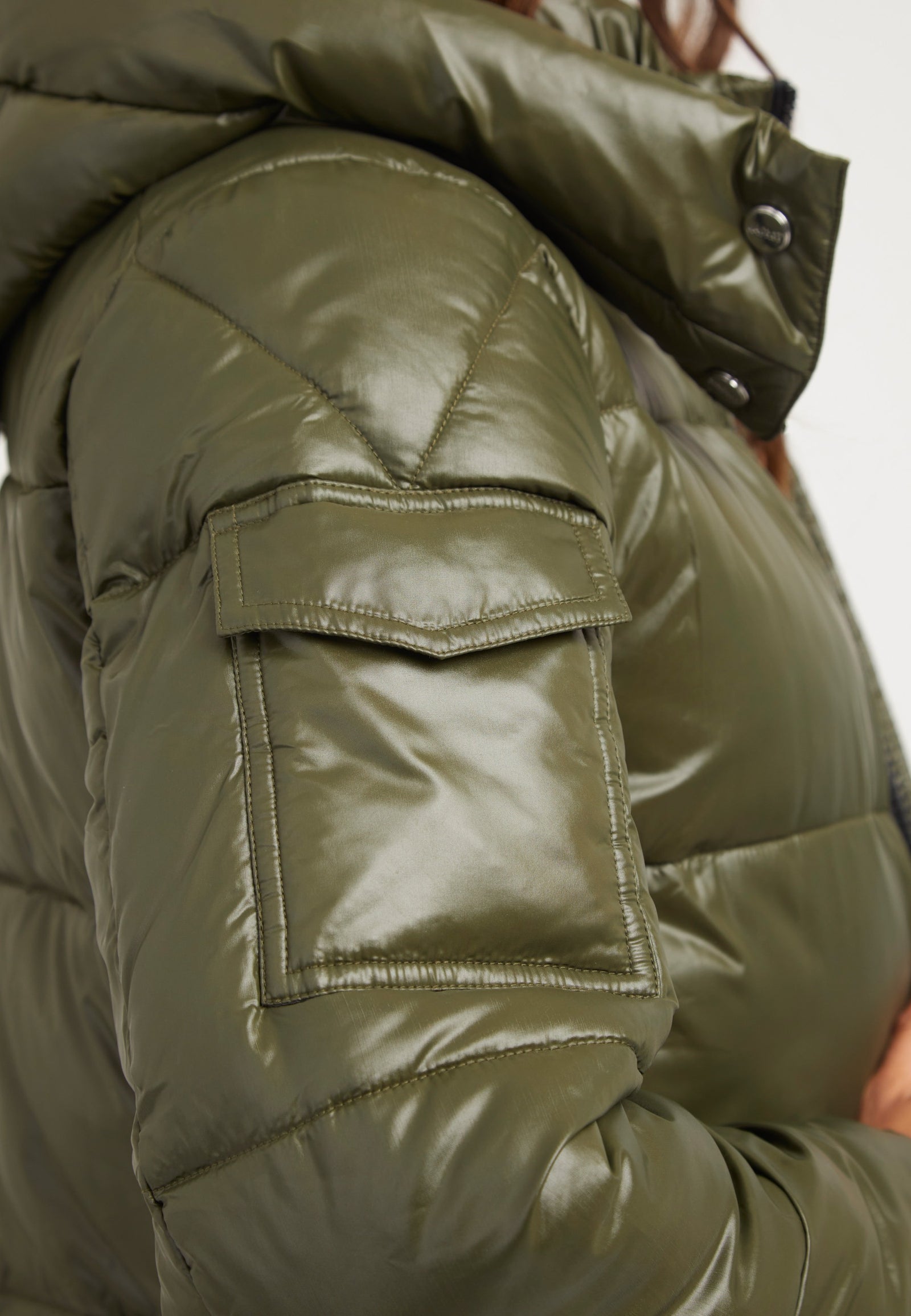 EZ Slick Ultra Long Coat Olive detail shot by JACK1T