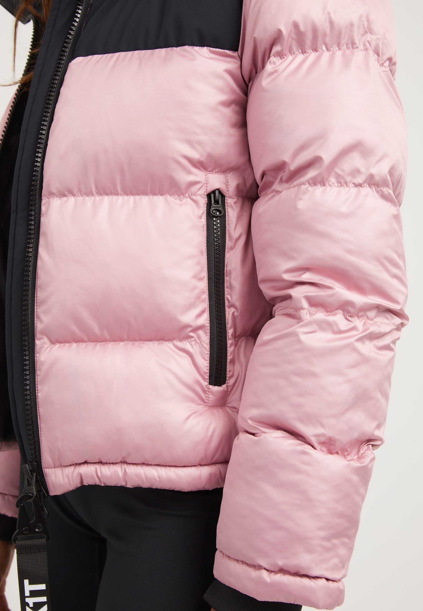 Diamond Funnel Jacket Powder Pink/Black detail shot by JACK1T