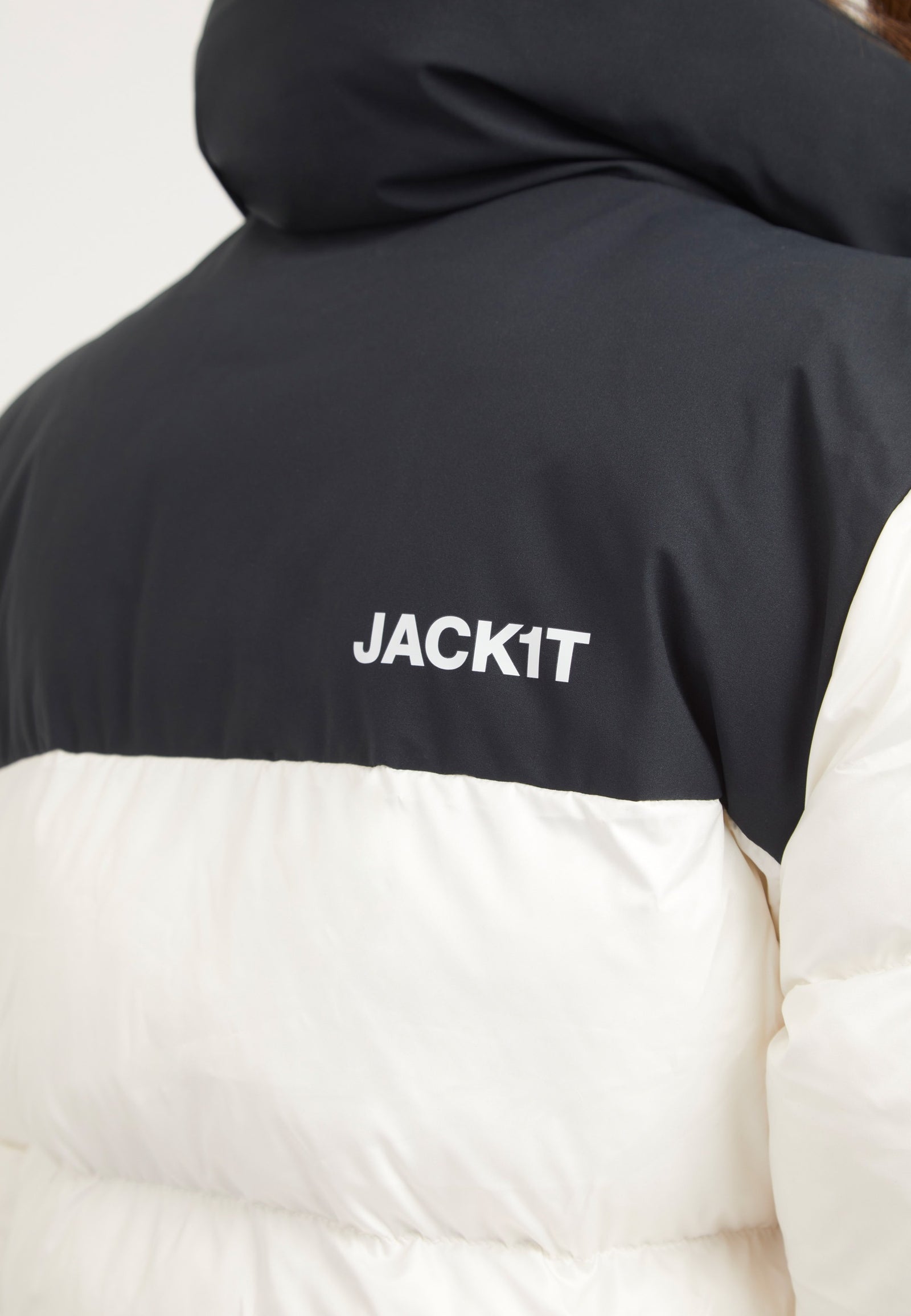 Diamond Funnel Jacket Snow/Black detail shot by JACK1T