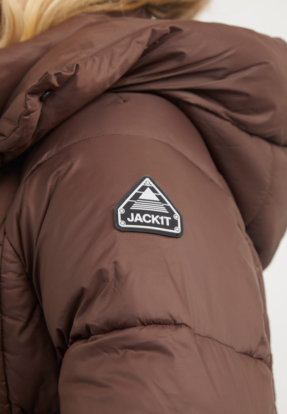 Cloud Crop Jacket Mid Brown detail shot by JACK1T