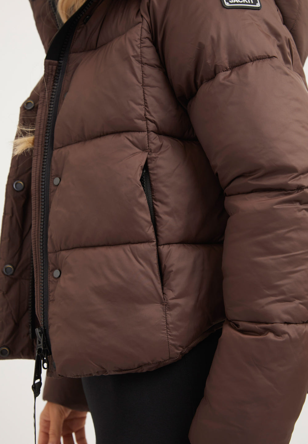 Cloud Crop Jacket Mid Brown detail shot by JACK1T