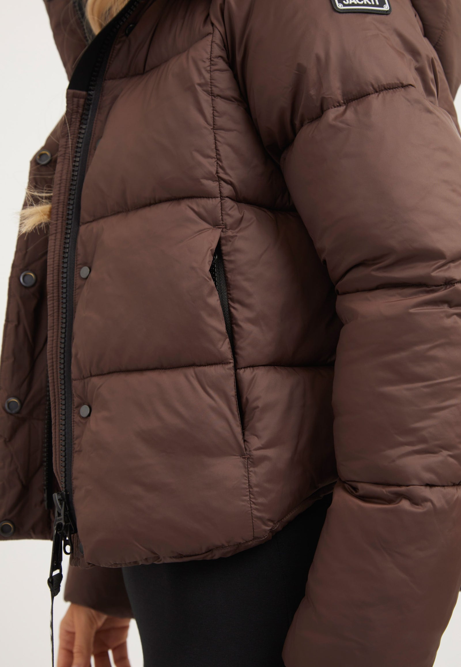 Cloud Crop Jacket Mid Brown detail shot by JACK1T