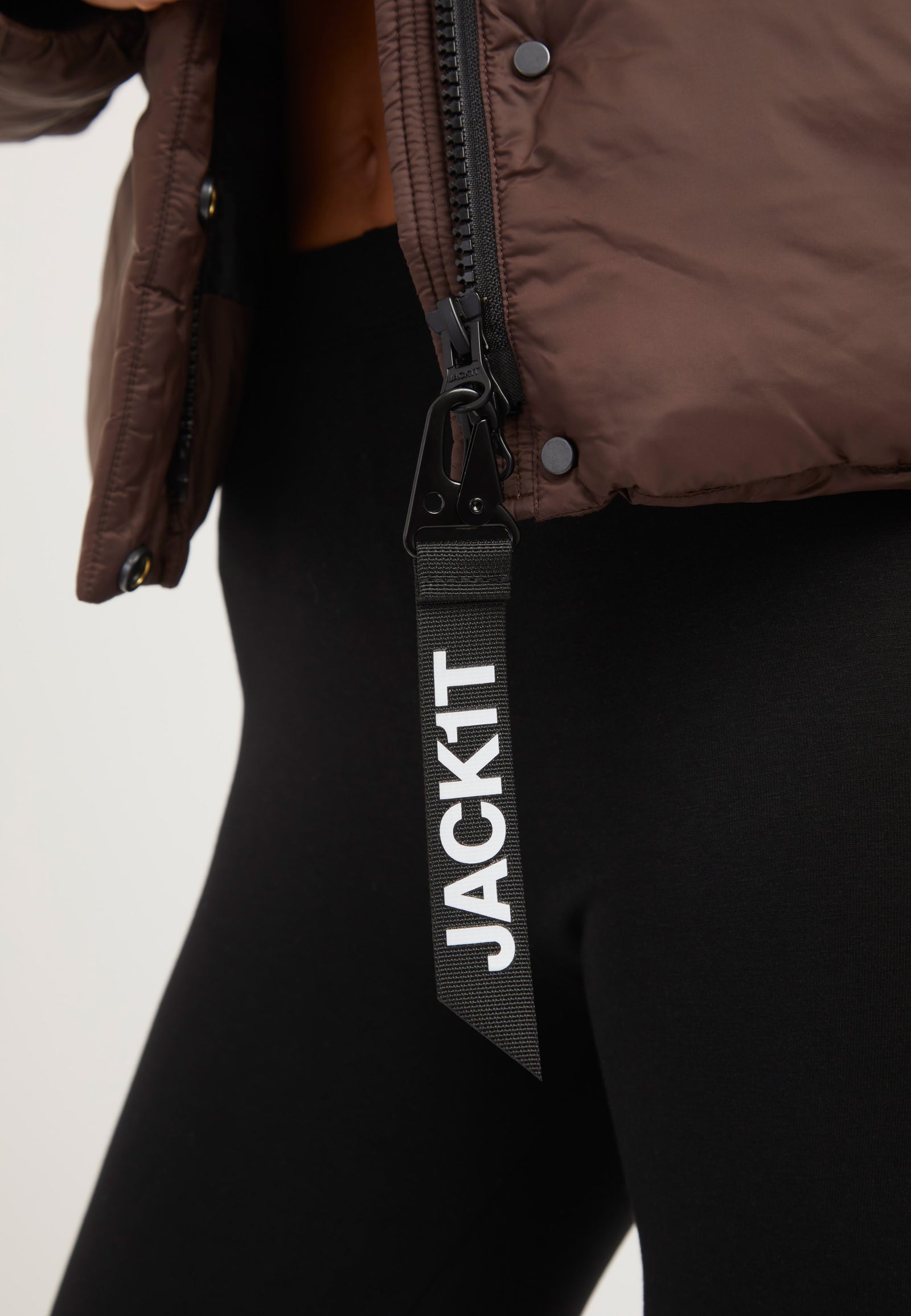 Cloud Crop Jacket Mid Brown detail shot by JACK1T