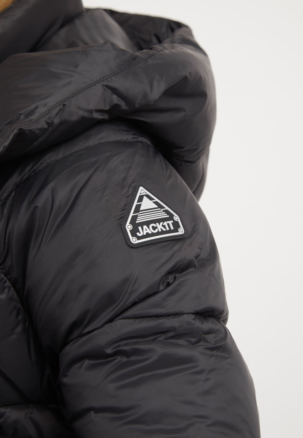 Cloud Crop ONELOFT Puffer Jacket Black detail shot by JACK1T