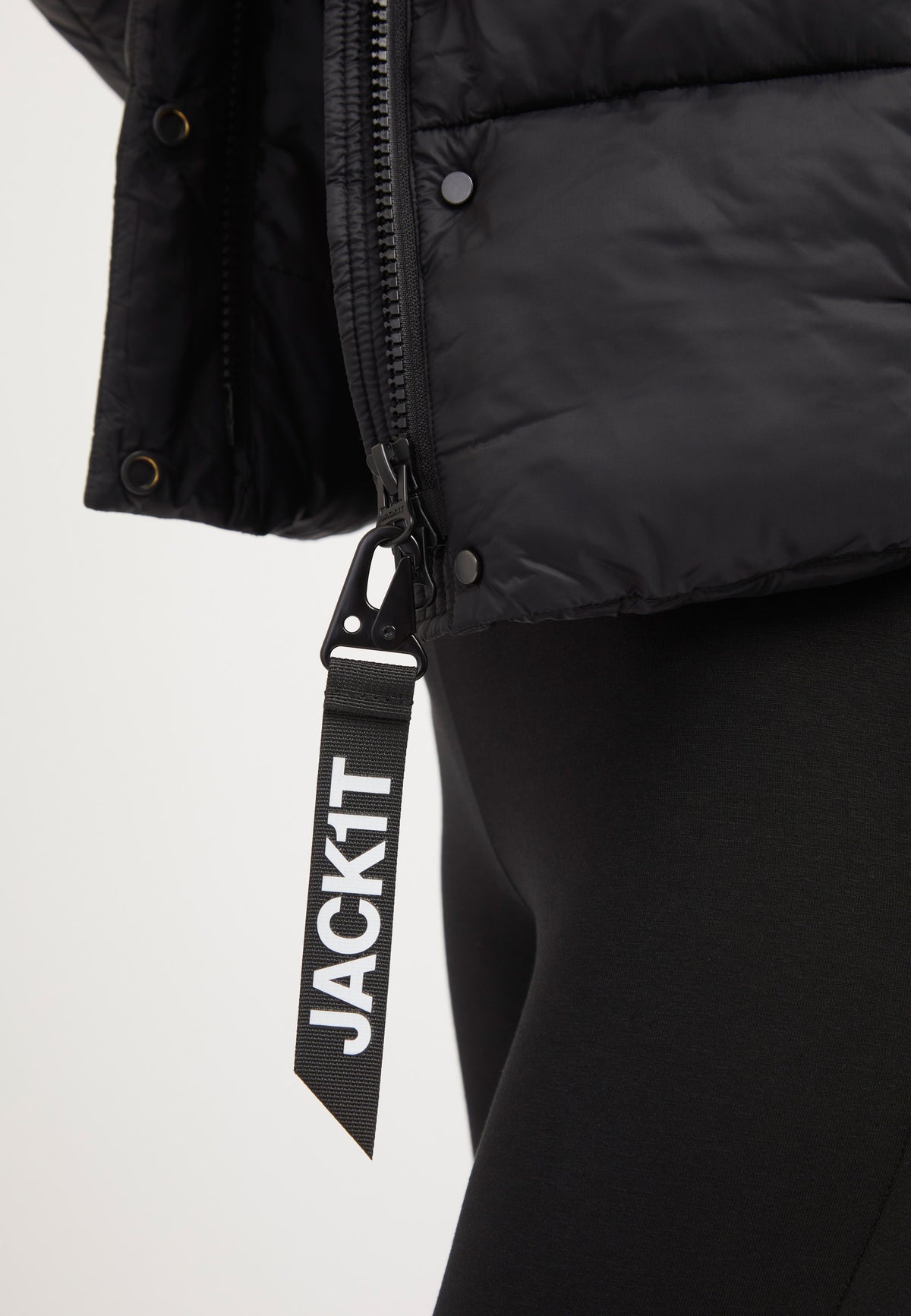 Cloud Crop ONELOFT Puffer Jacket Black detail shot by JACK1T