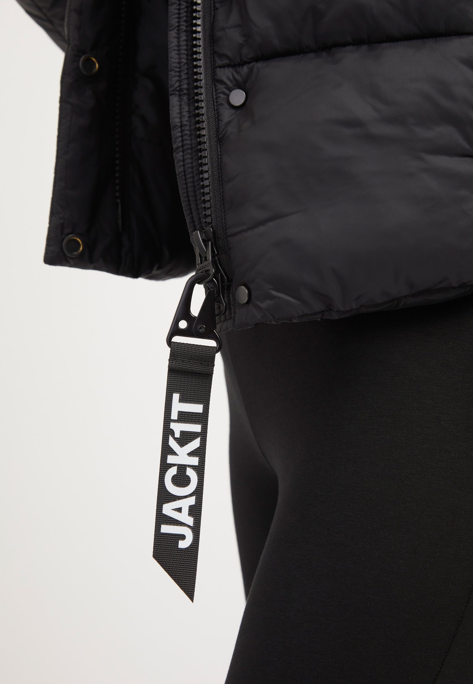 Cloud Crop ONELOFT Puffer Jacket Black detail shot by JACK1T