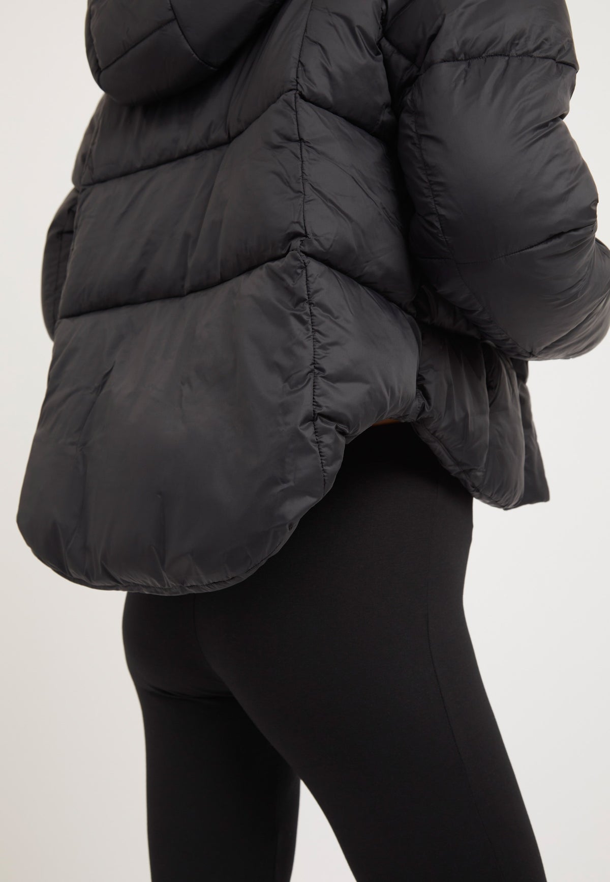 Cloud Crop ONELOFT Puffer Jacket Black detail shot by JACK1T