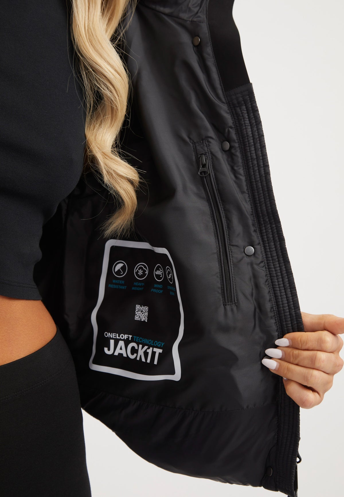 Cloud Crop ONELOFT Puffer Jacket Black detail shot by JACK1T