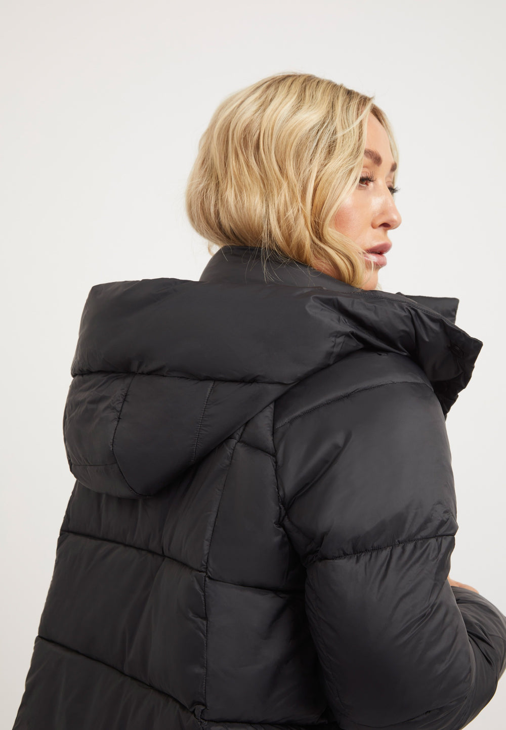 Cloud Crop ONELOFT Puffer Jacket Black detail shot by JACK1T