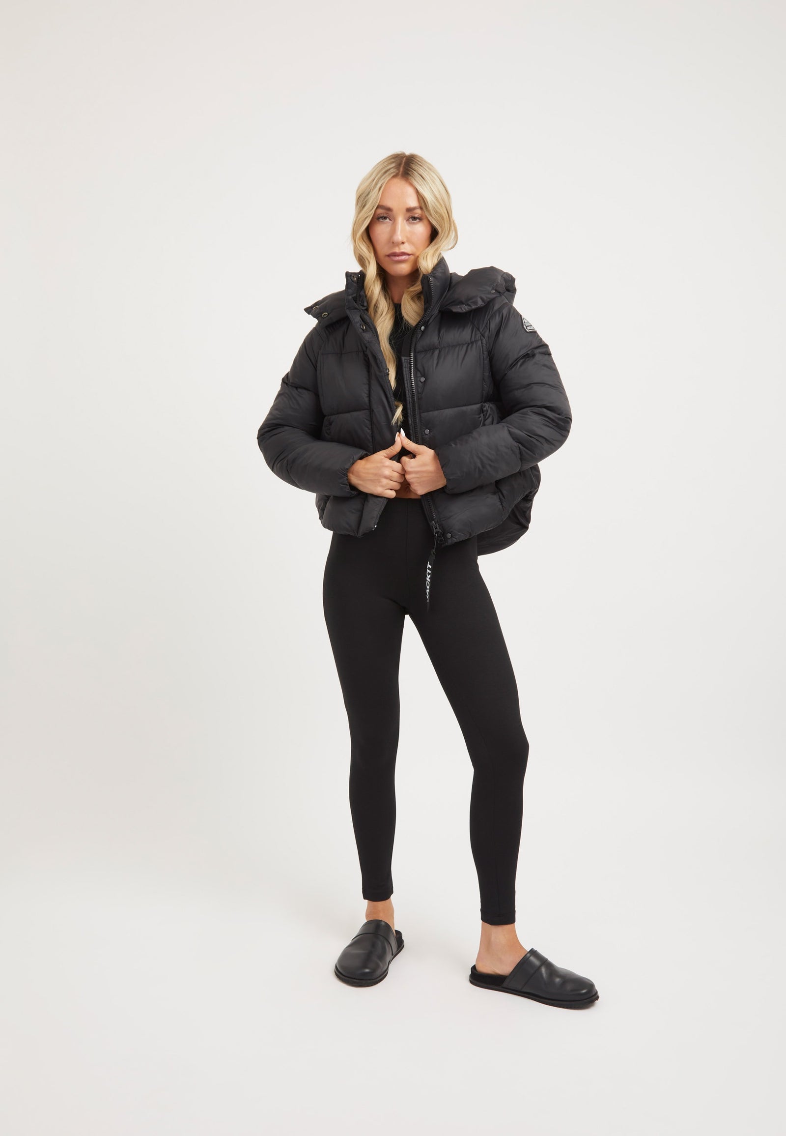 Cloud Crop ONELOFT Puffer Jacket Black on model detail by JACK1T