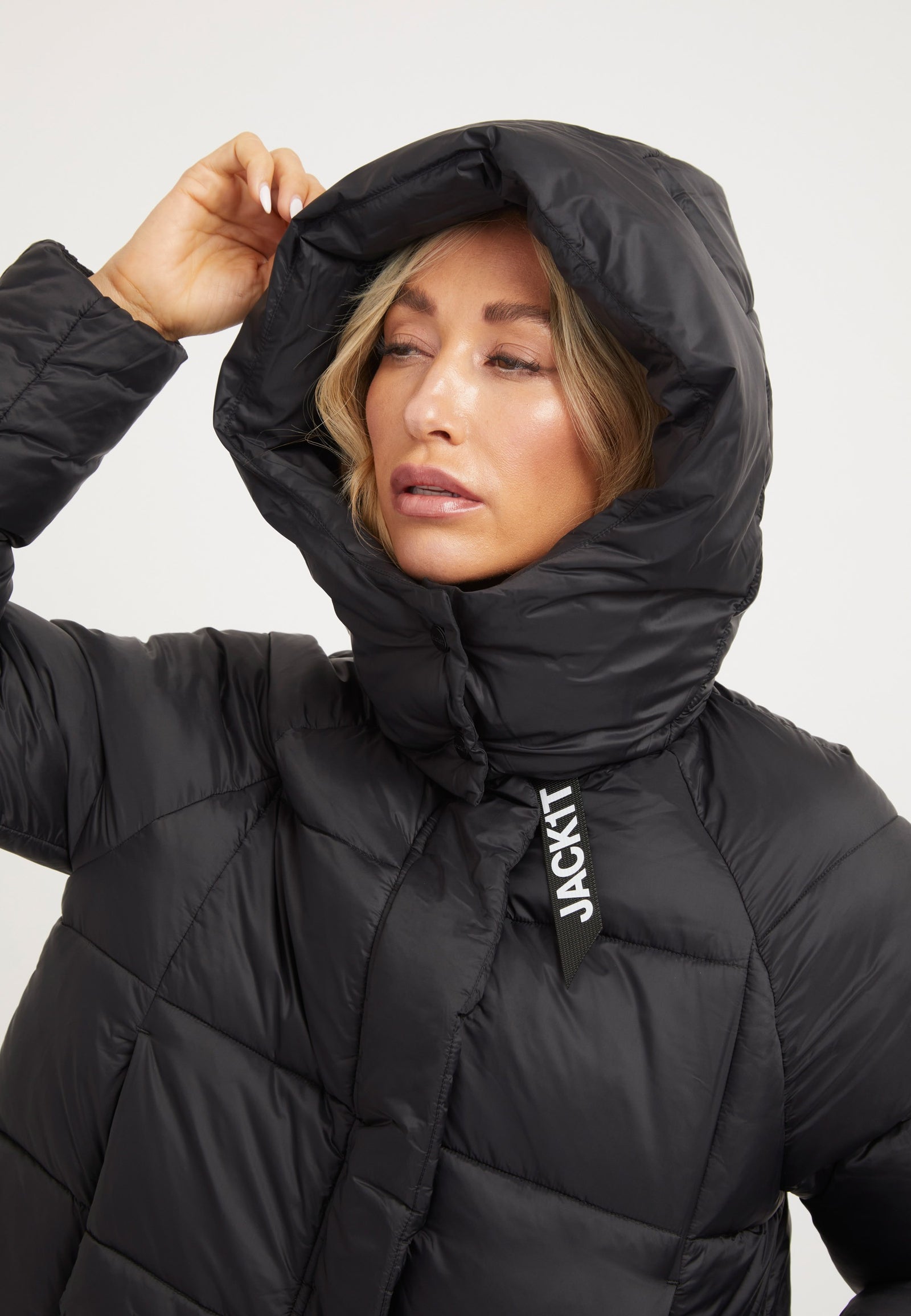 Cloud Crop ONELOFT Puffer Jacket Black styled shot by JACK1T
