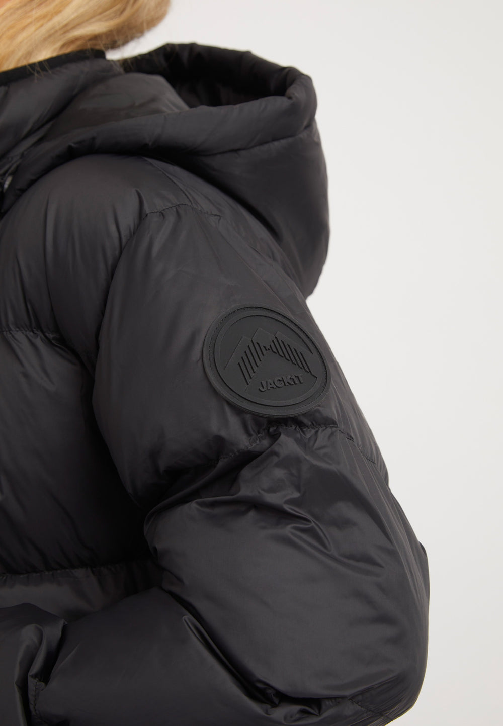 Helio Crop Duvet Jacket Black detail shot by JACK1T