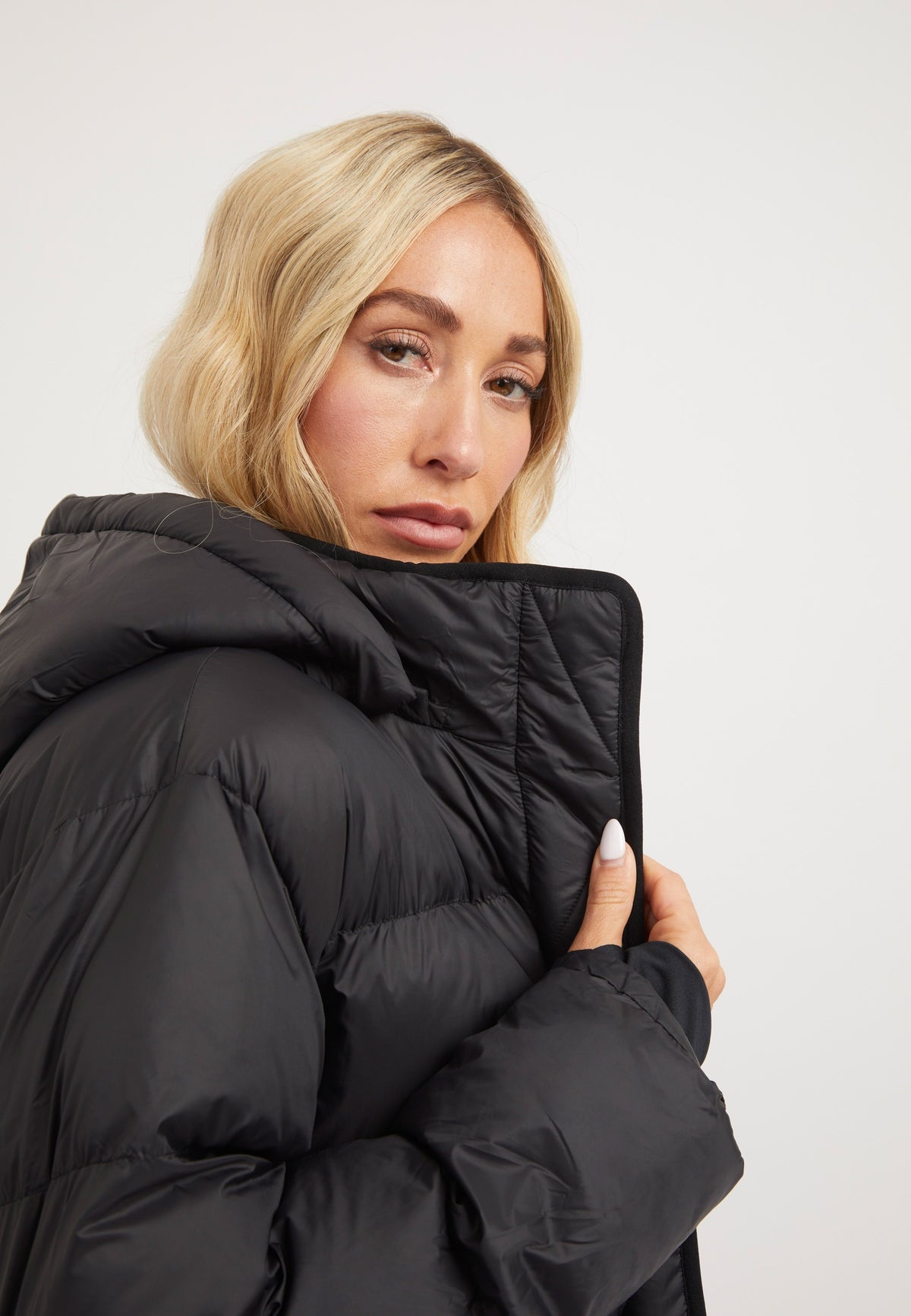 Helio Crop Duvet Jacket Black detail shot by JACK1T