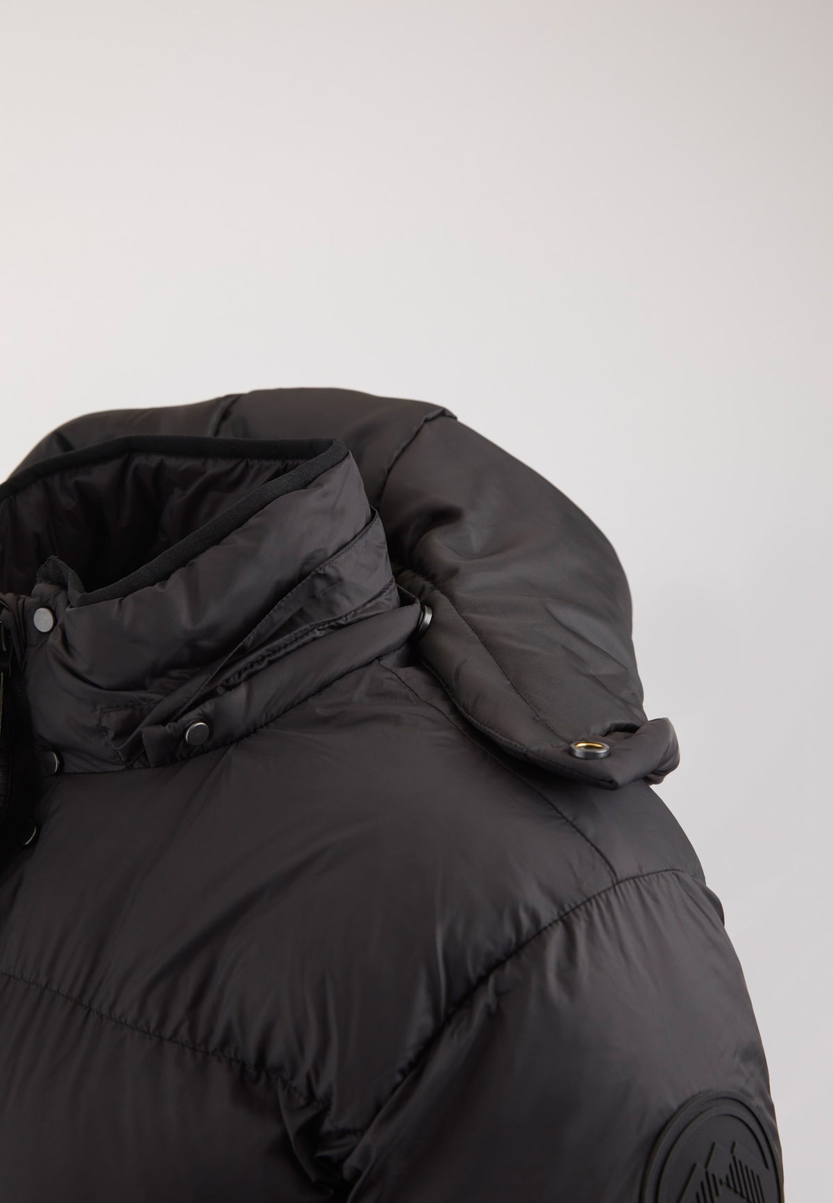 Helio Crop Duvet Jacket Black detail shot by JACK1T
