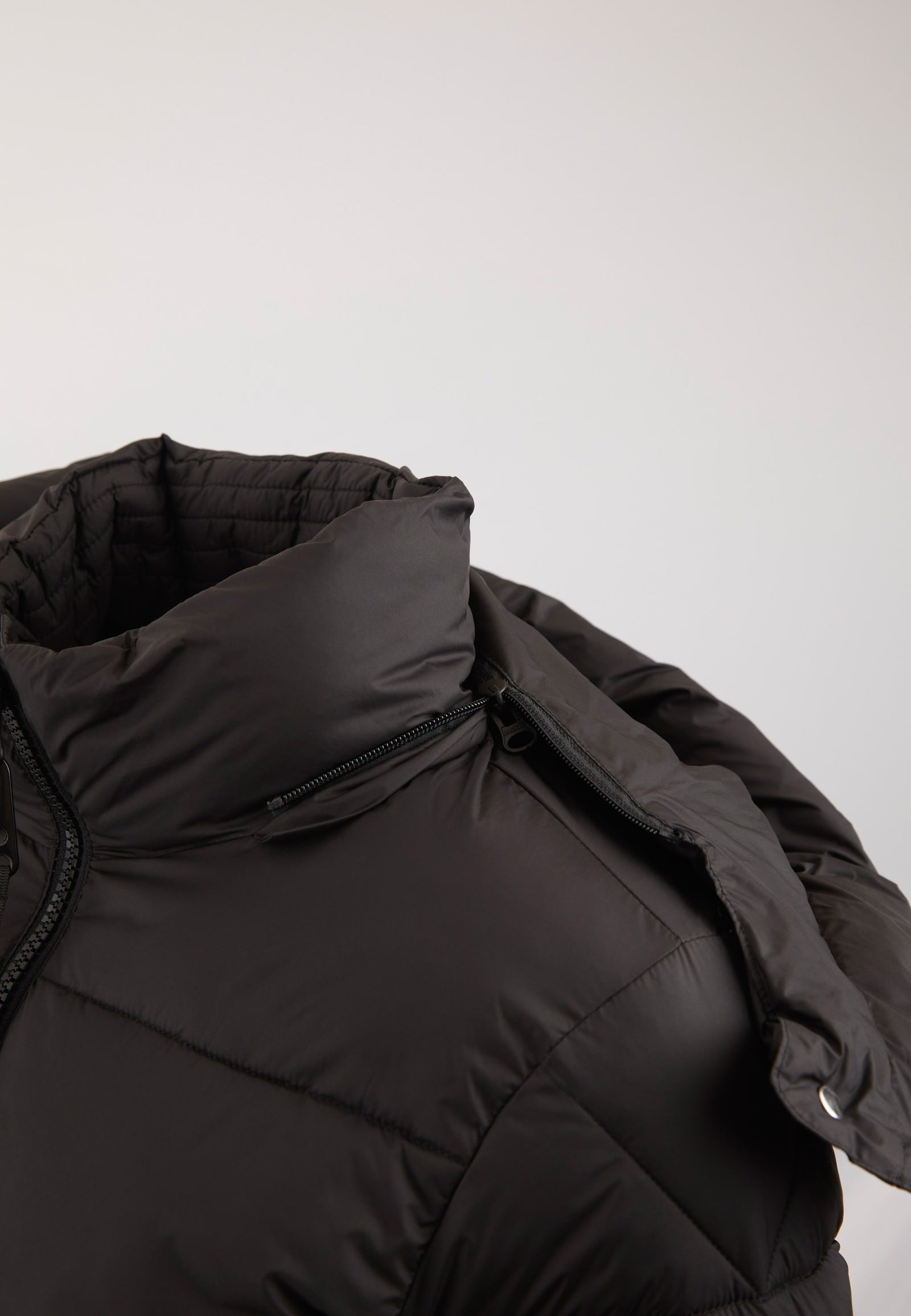 Helio Crop Duvet Jacket Black flat lay swatch