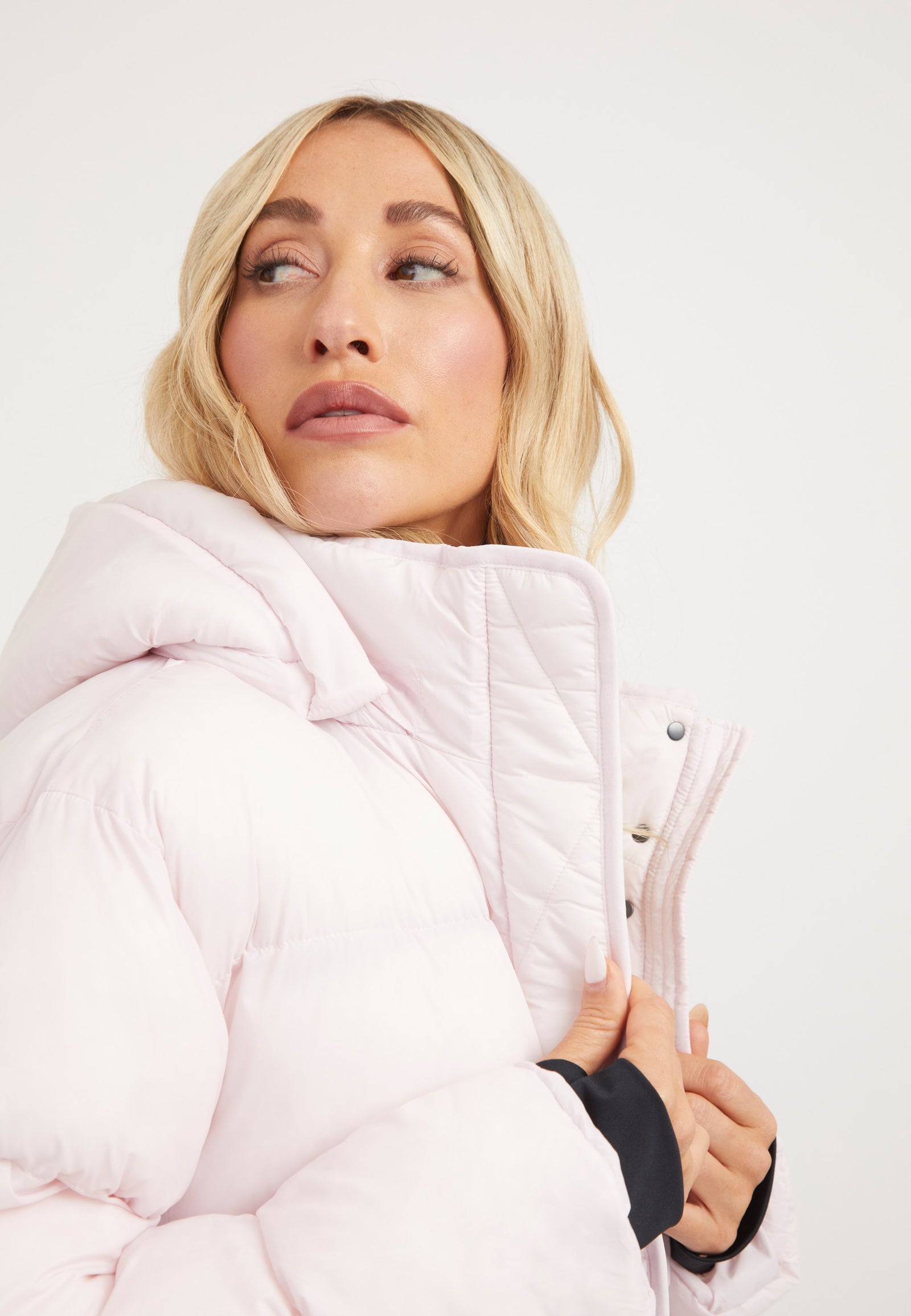 Helio Crop Duvet Jacket Soft Pink detail shot by JACK1T