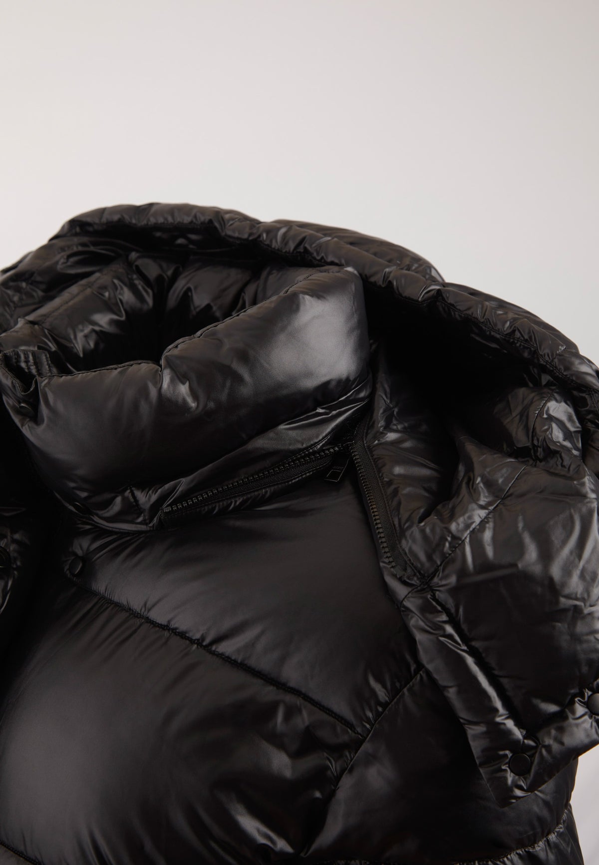EZ Colonia Jacket Black flat lay swatch
