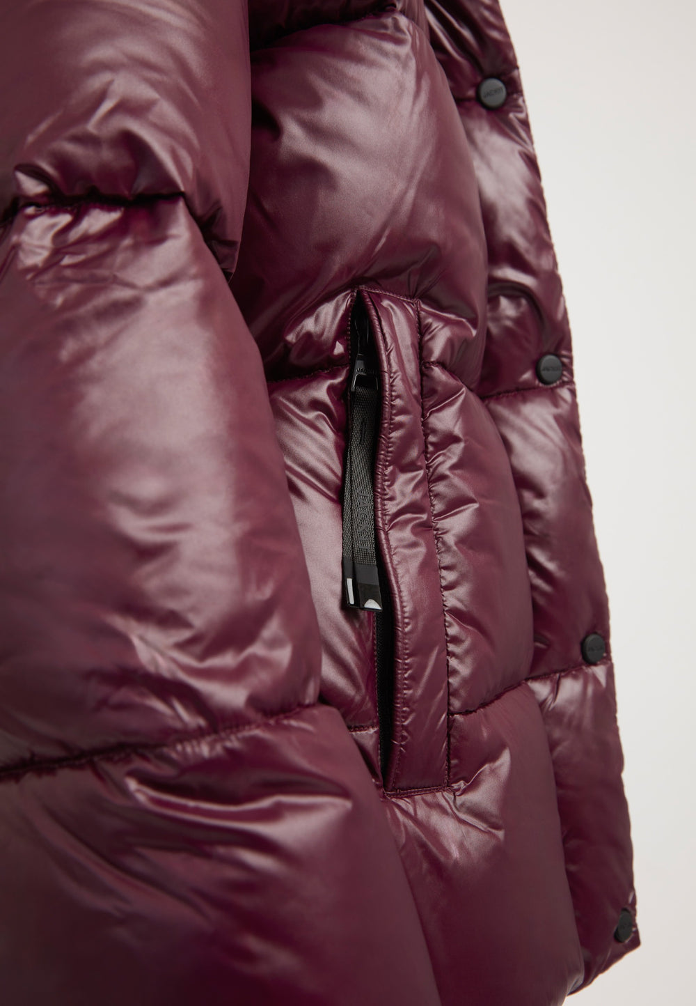 EZ Colonia Jacket Aubergine detail shot by JACK1T