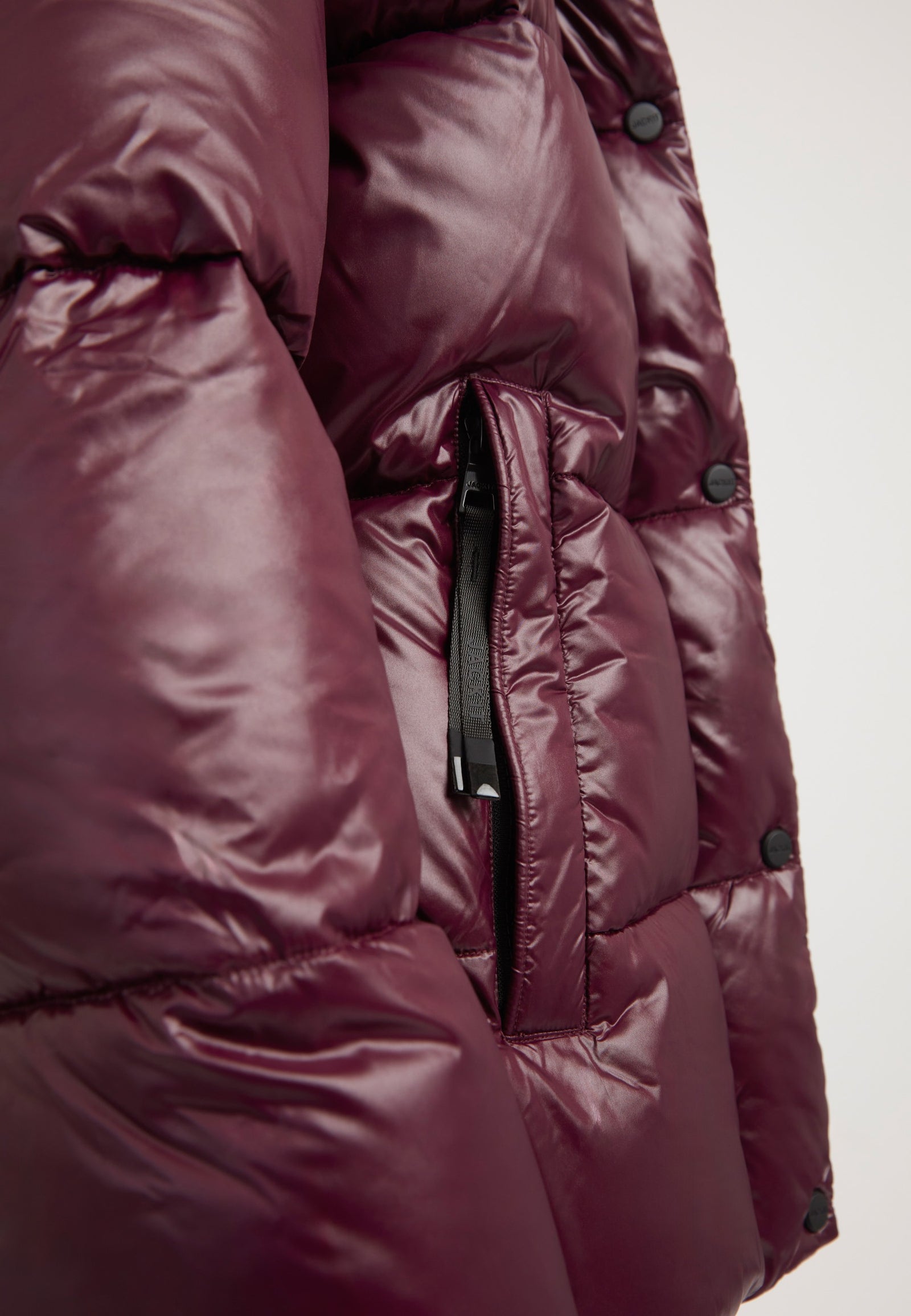 EZ Colonia Jacket Aubergine detail shot by JACK1T