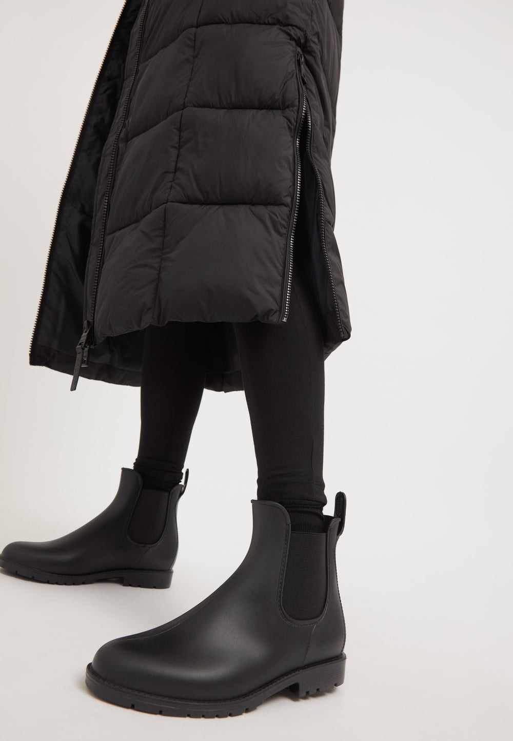 Black Star Ex-long Puffer Matt Coat Black detail shot by JACK1T