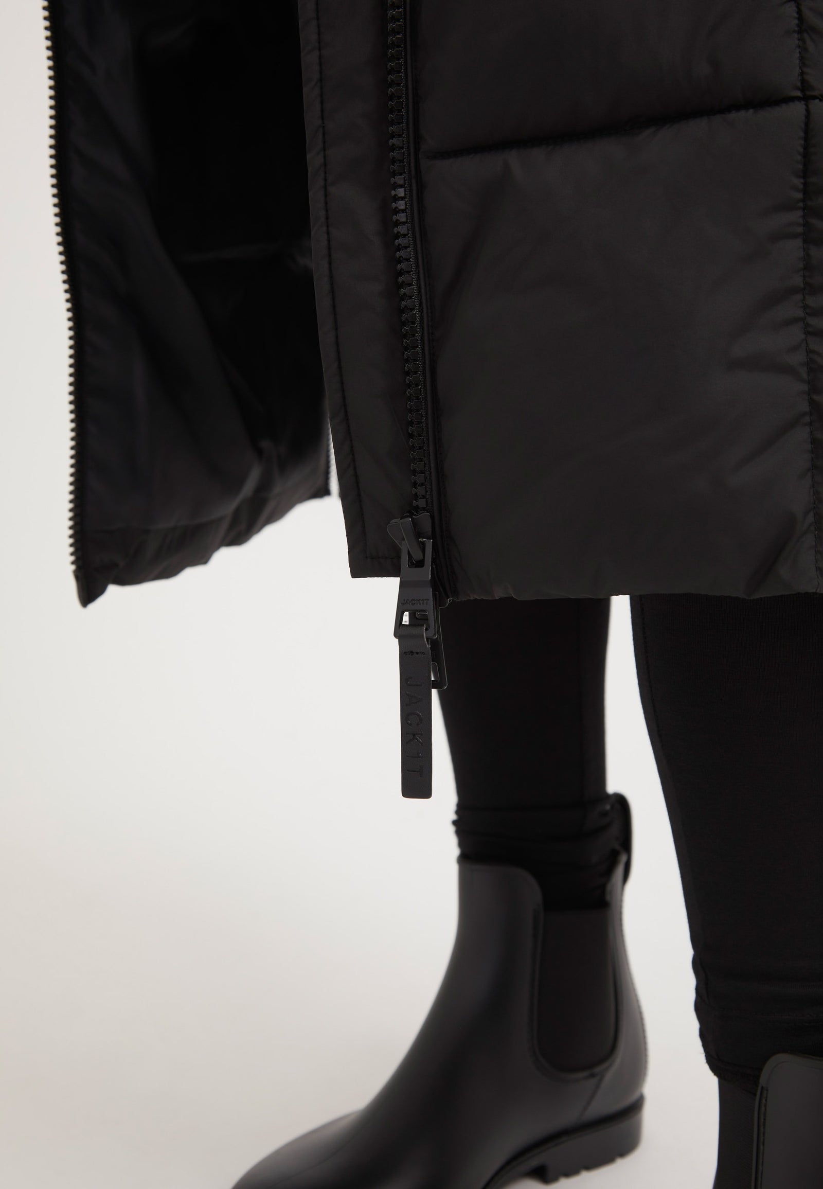 Black Star Ex-long Puffer Matt Coat Black detail shot by JACK1T