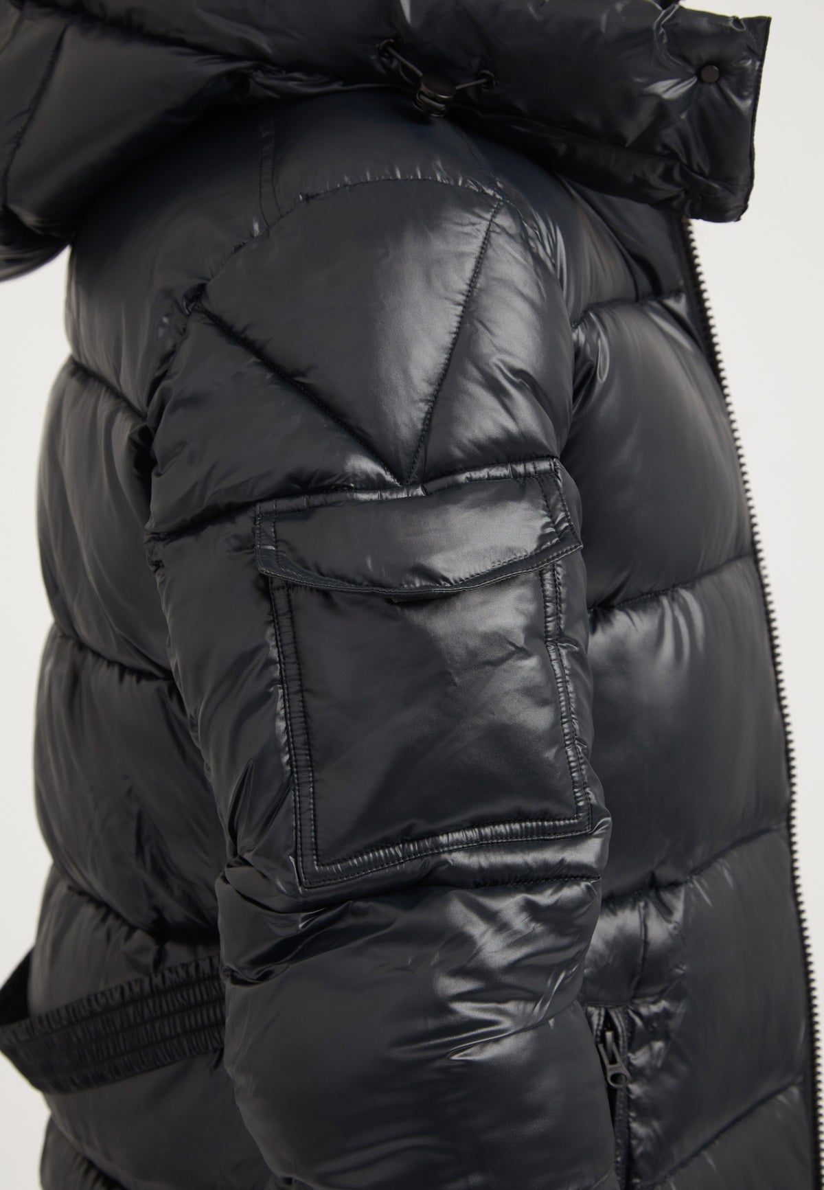 EZ Belted Coat Black/Stone detail shot by JACK1T