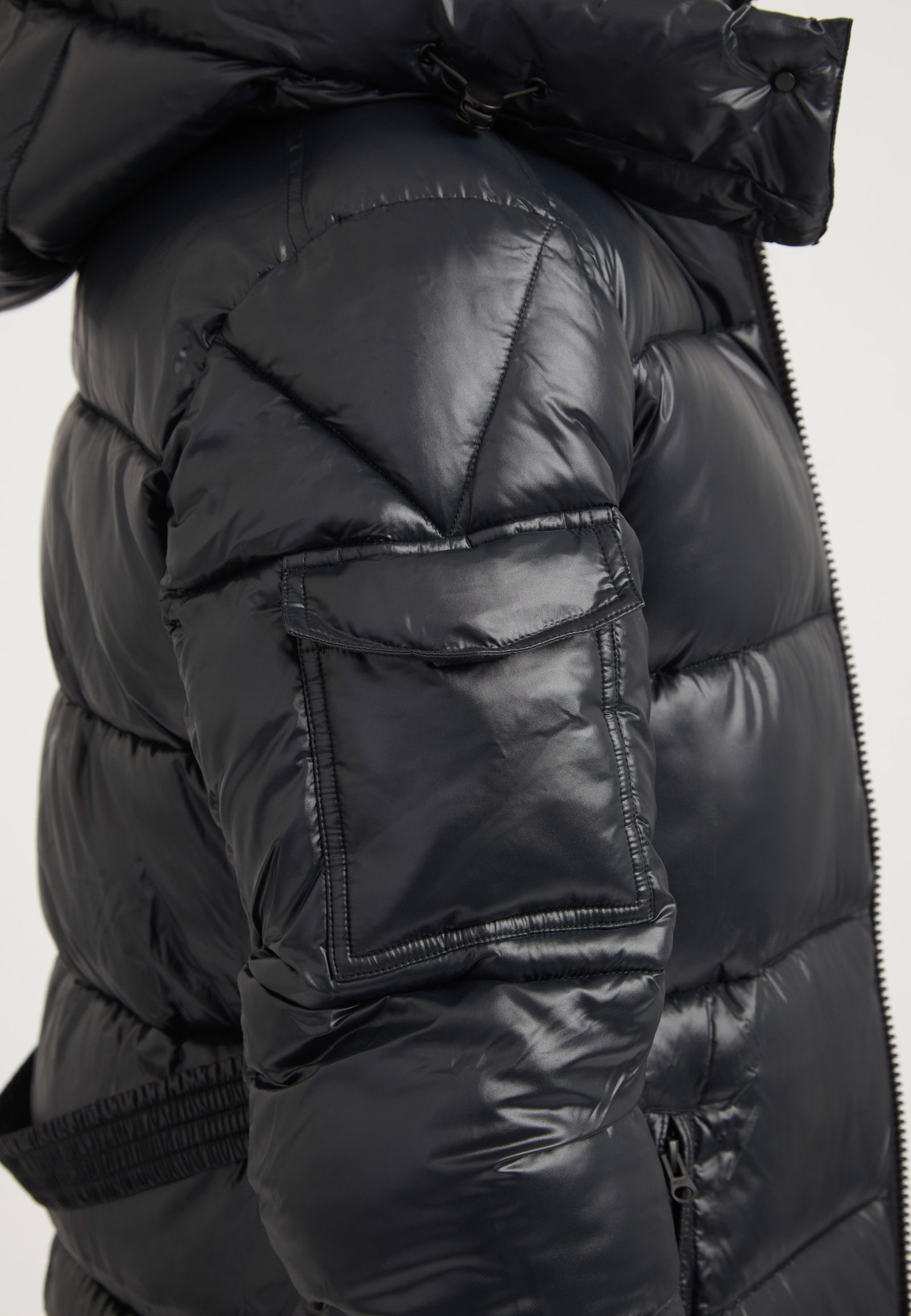 EZ Belted Coat Black/Stone detail shot by JACK1T