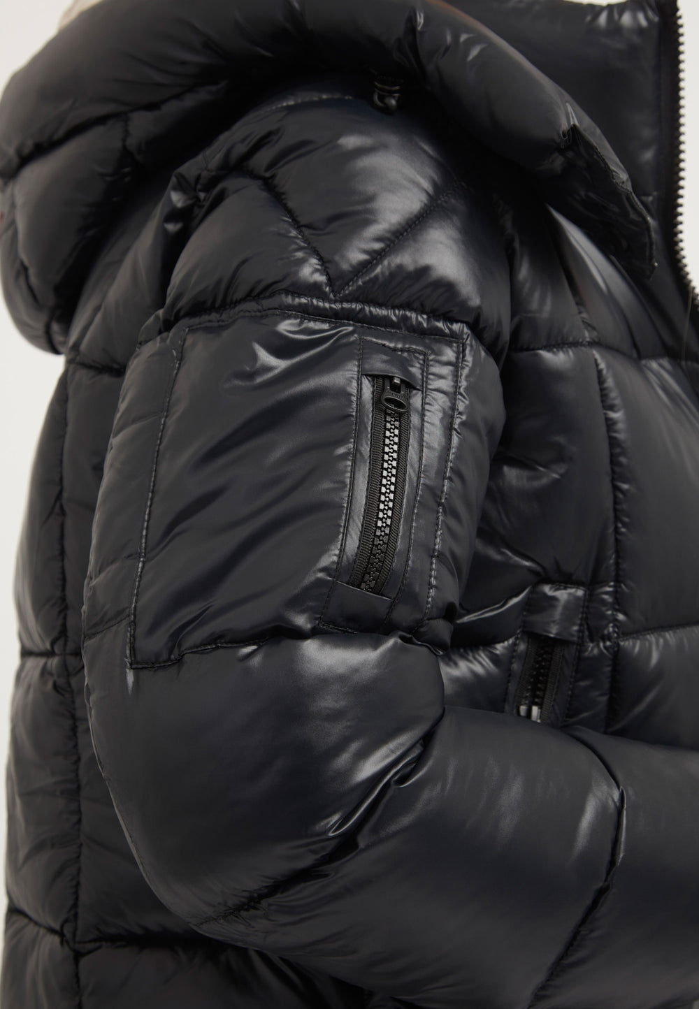 EZ Box Crop Jacket Black detail shot by JACK1T