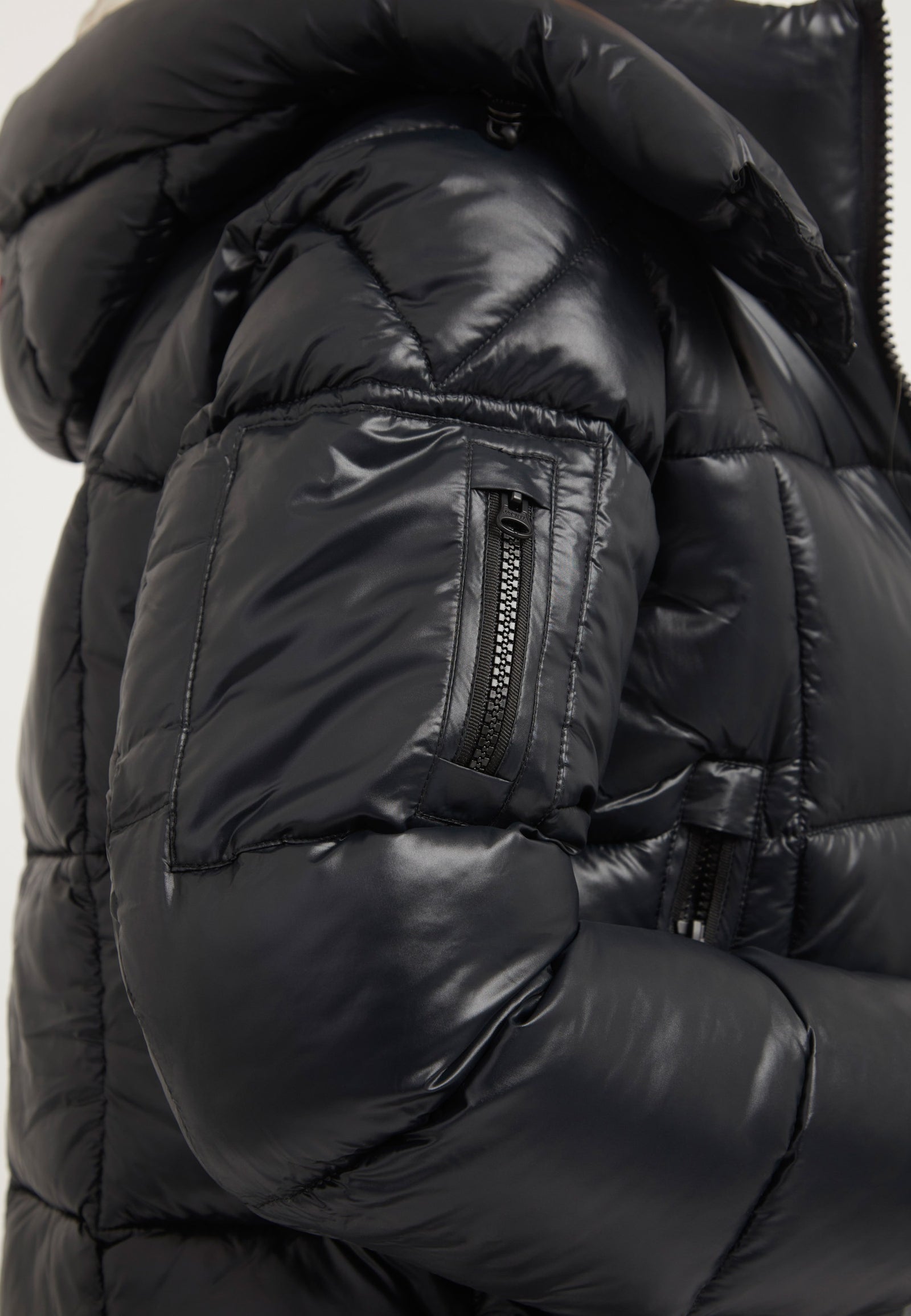 EZ Box Crop Jacket Black detail shot by JACK1T