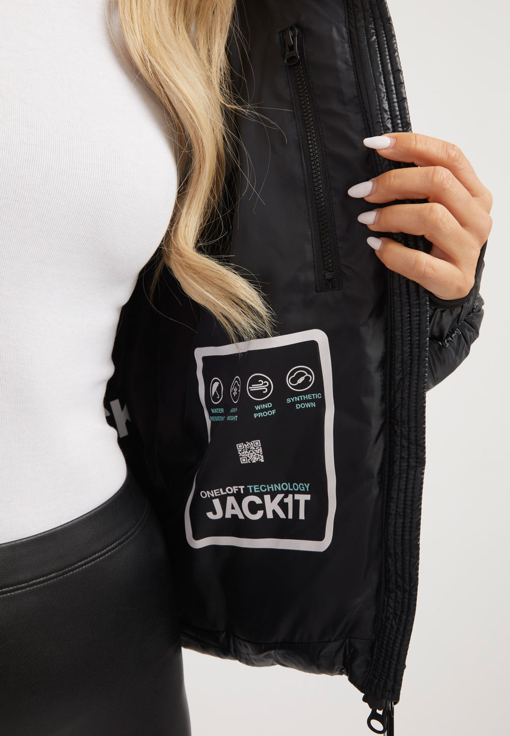 EZ Box Crop Jacket Black detail shot by JACK1T