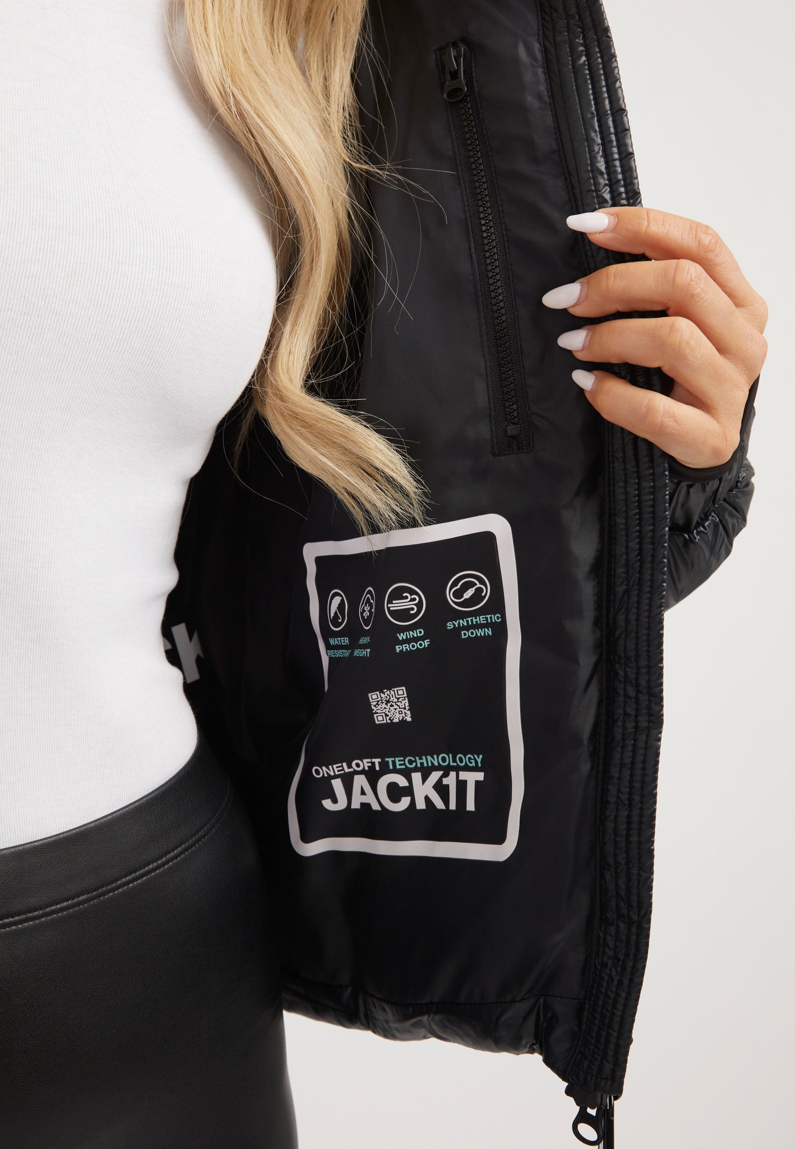 EZ Box Crop Jacket Black detail shot by JACK1T