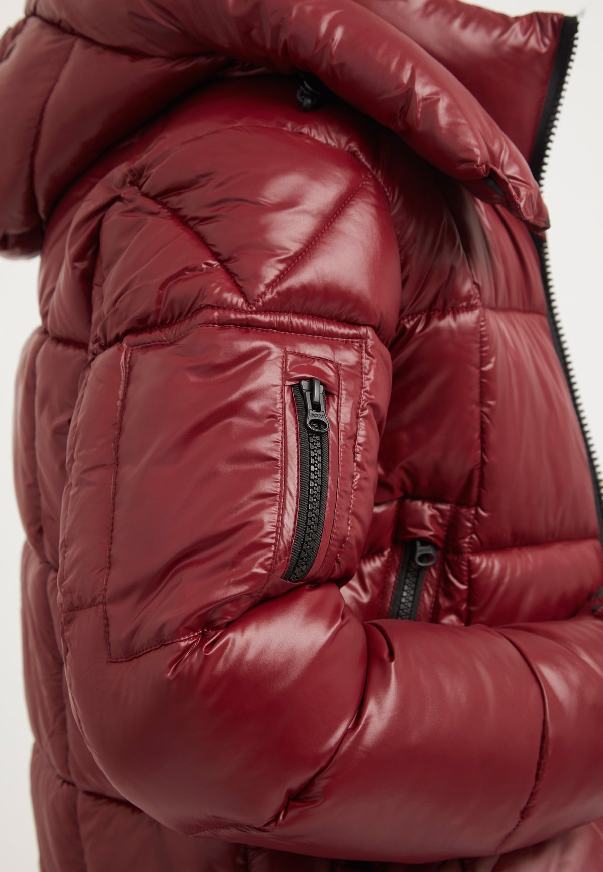 EZ Box Crop Jacket Dark Cranberry detail shot by JACK1T