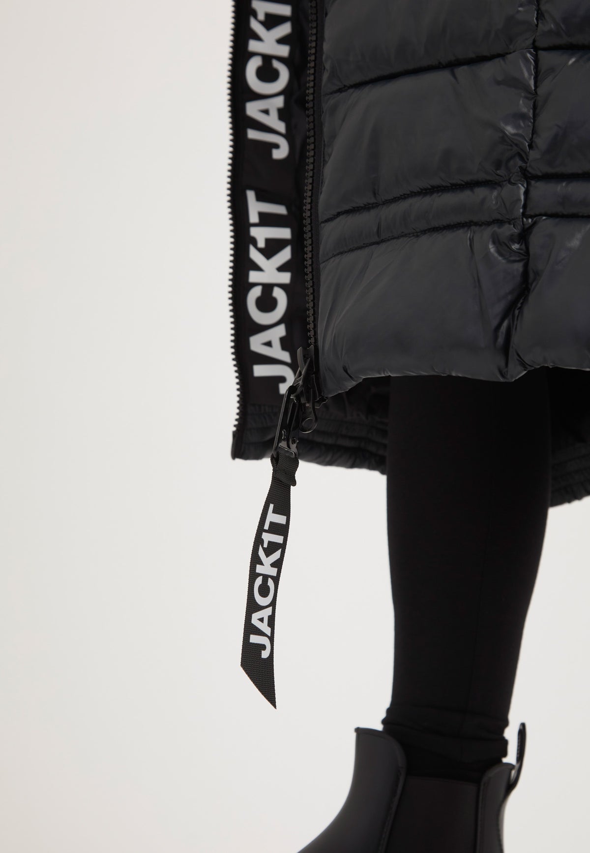 R4D Extra Long Straight Baffle Coat Black detail shot by JACK1T