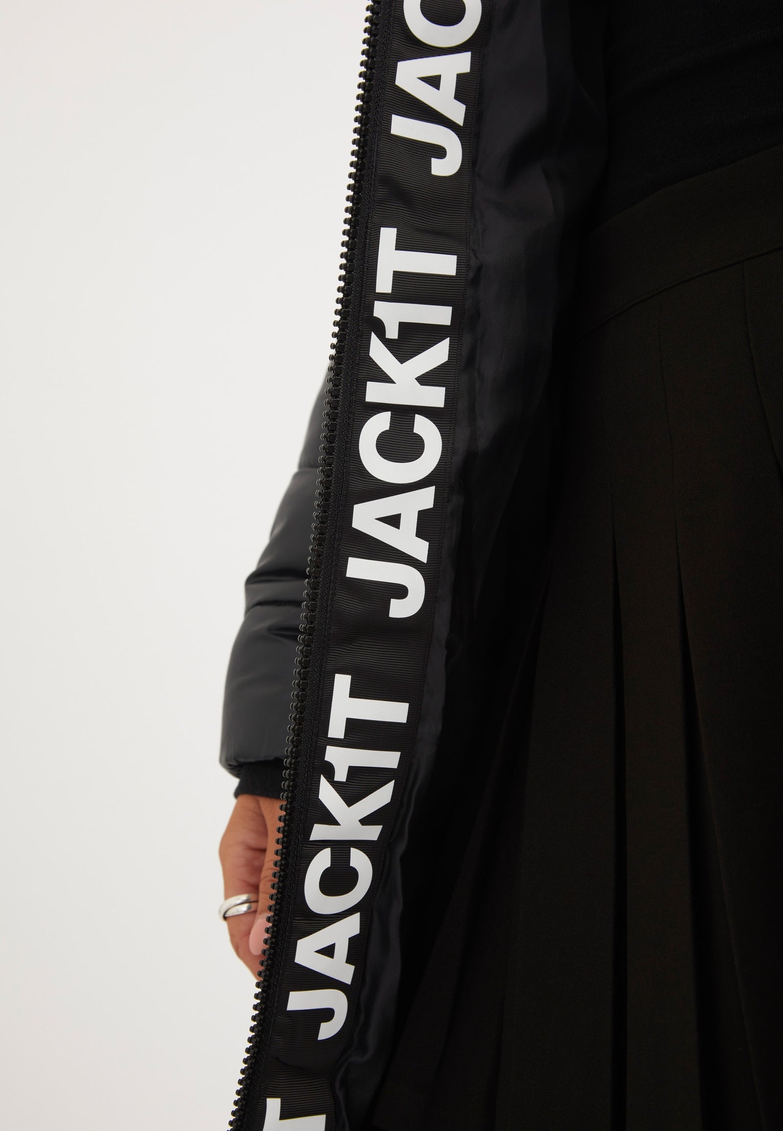 R4D Extra Long Straight Baffle Coat Black detail shot by JACK1T