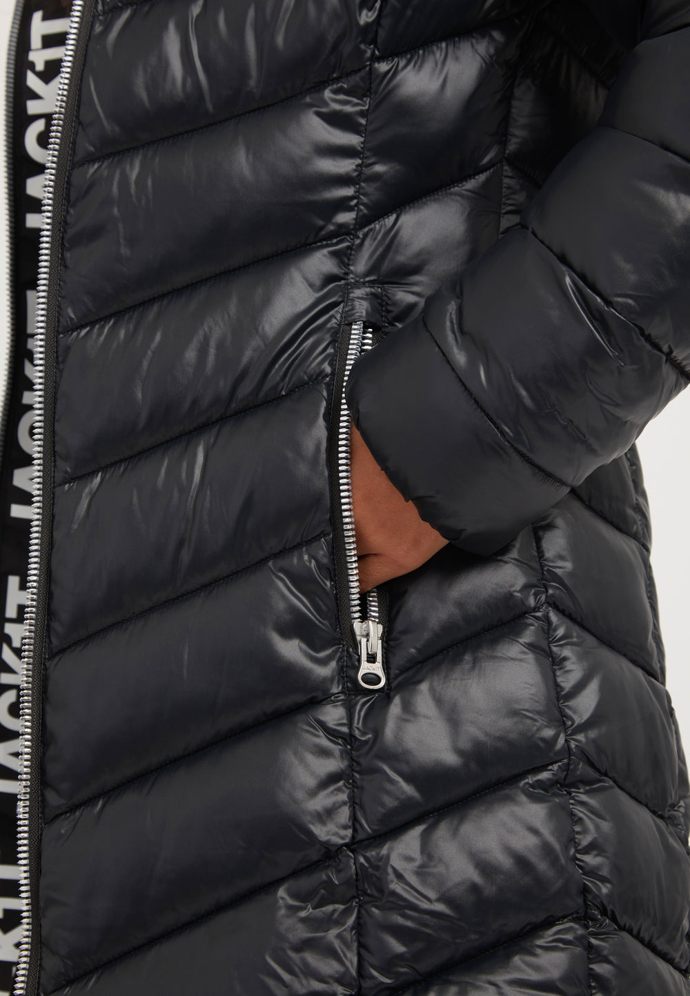 R4D Luxe Coat Black detail shot by JACK1T